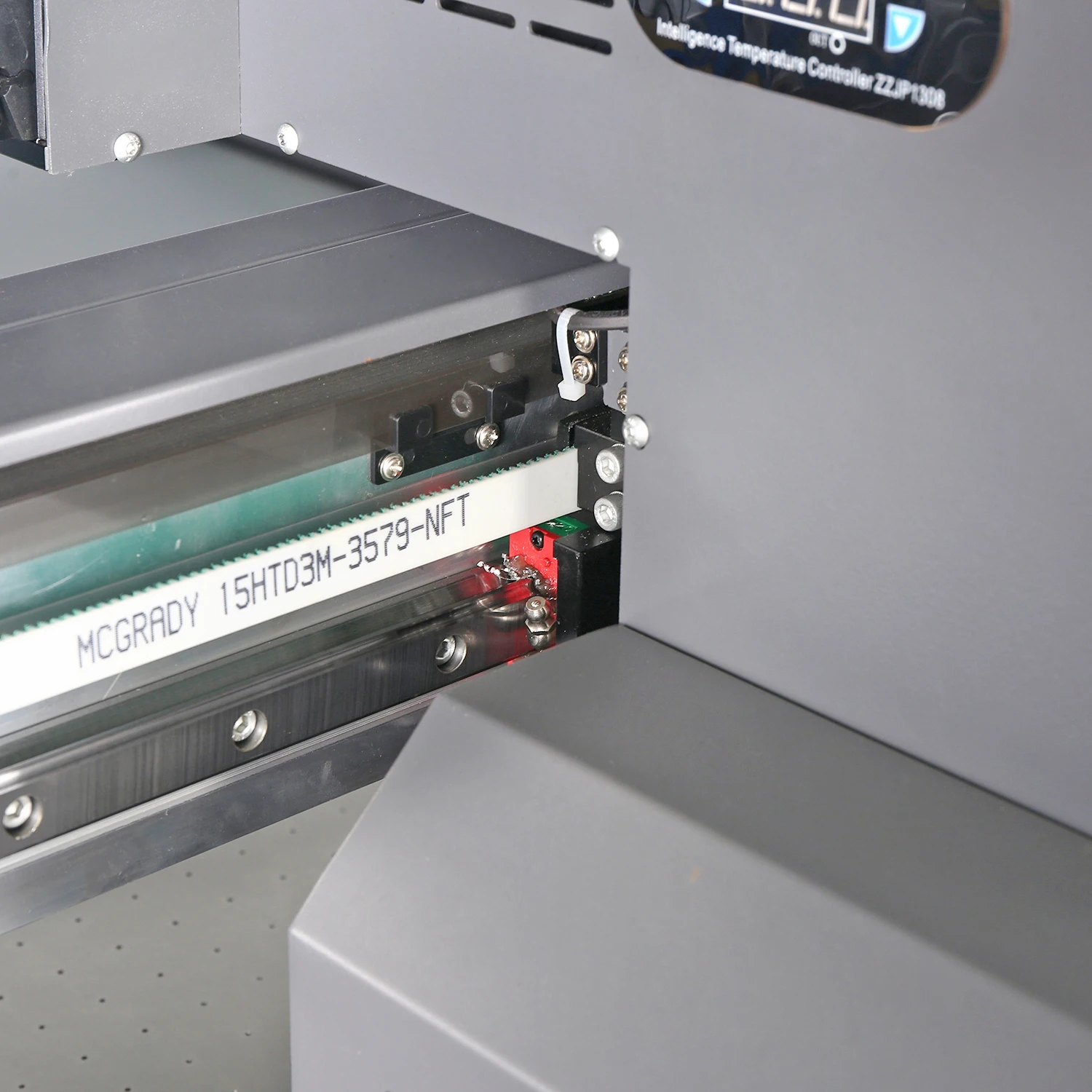 3D Varnish Digital UV Print 6090 G5i Print Head Flatbed UV Printer A1 with Cylinder Axis for Bottle Sticker