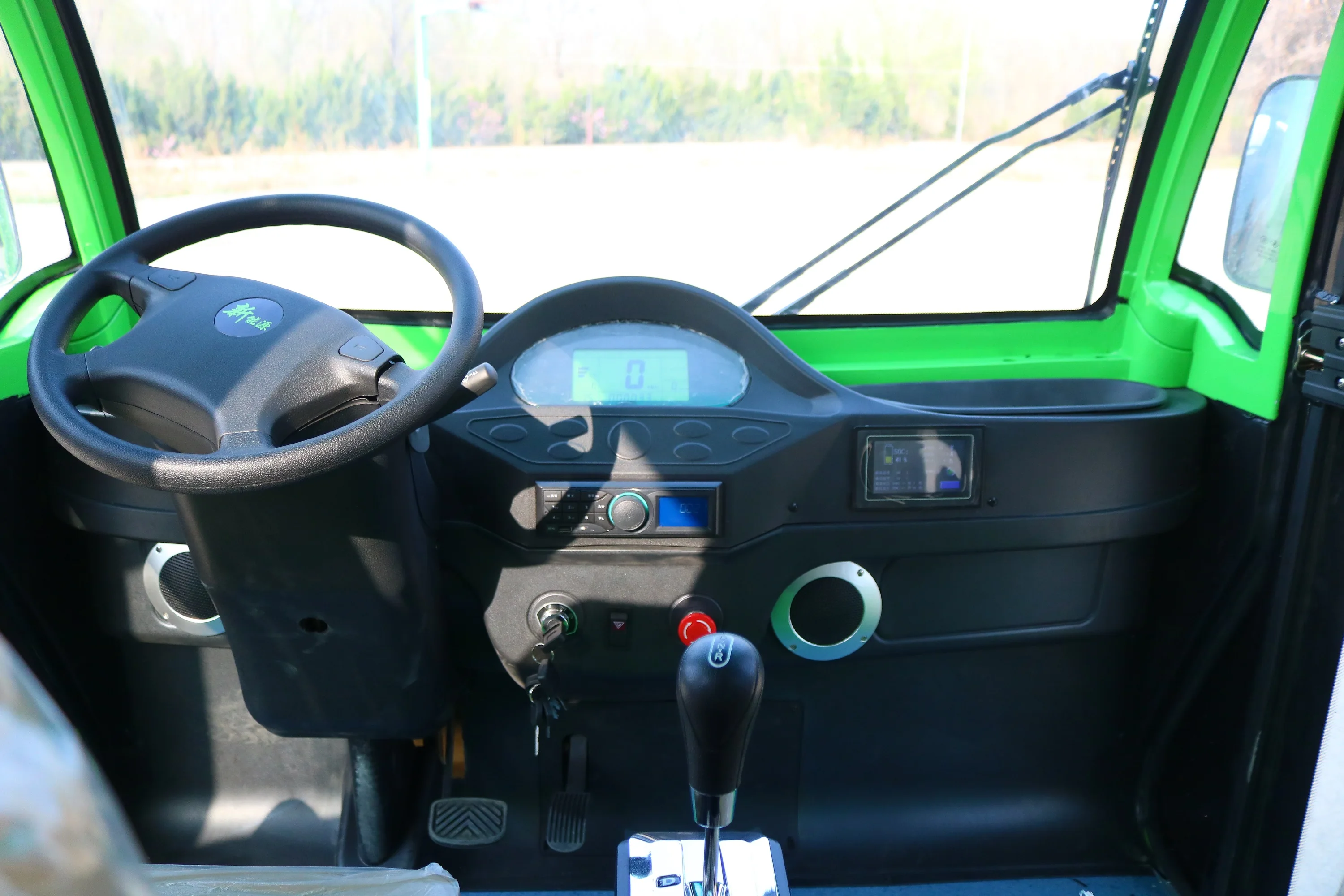 Electric bus 14-seat high-end , featuring a sleek and ,making it ideal for travel and business receptions modern design mini bus