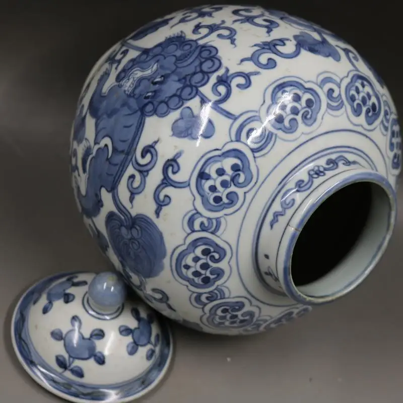 Hand painted chinese antique blue and white lion pattern porcelain home decoration ceramic ginger jar