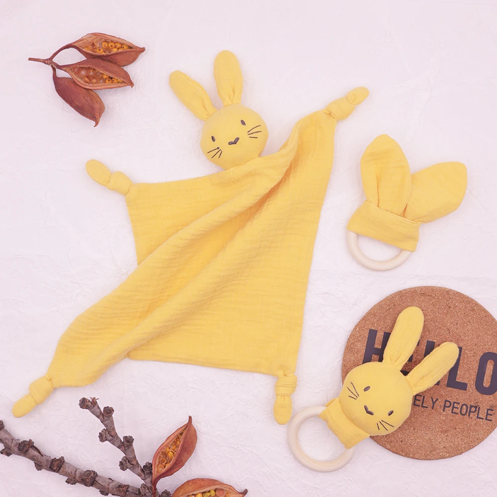 Handmade Yarn Craft Crocheted Amigurumi Bear Animal Design Music Box for pull with Baby Beech Teeth Wooden Ring