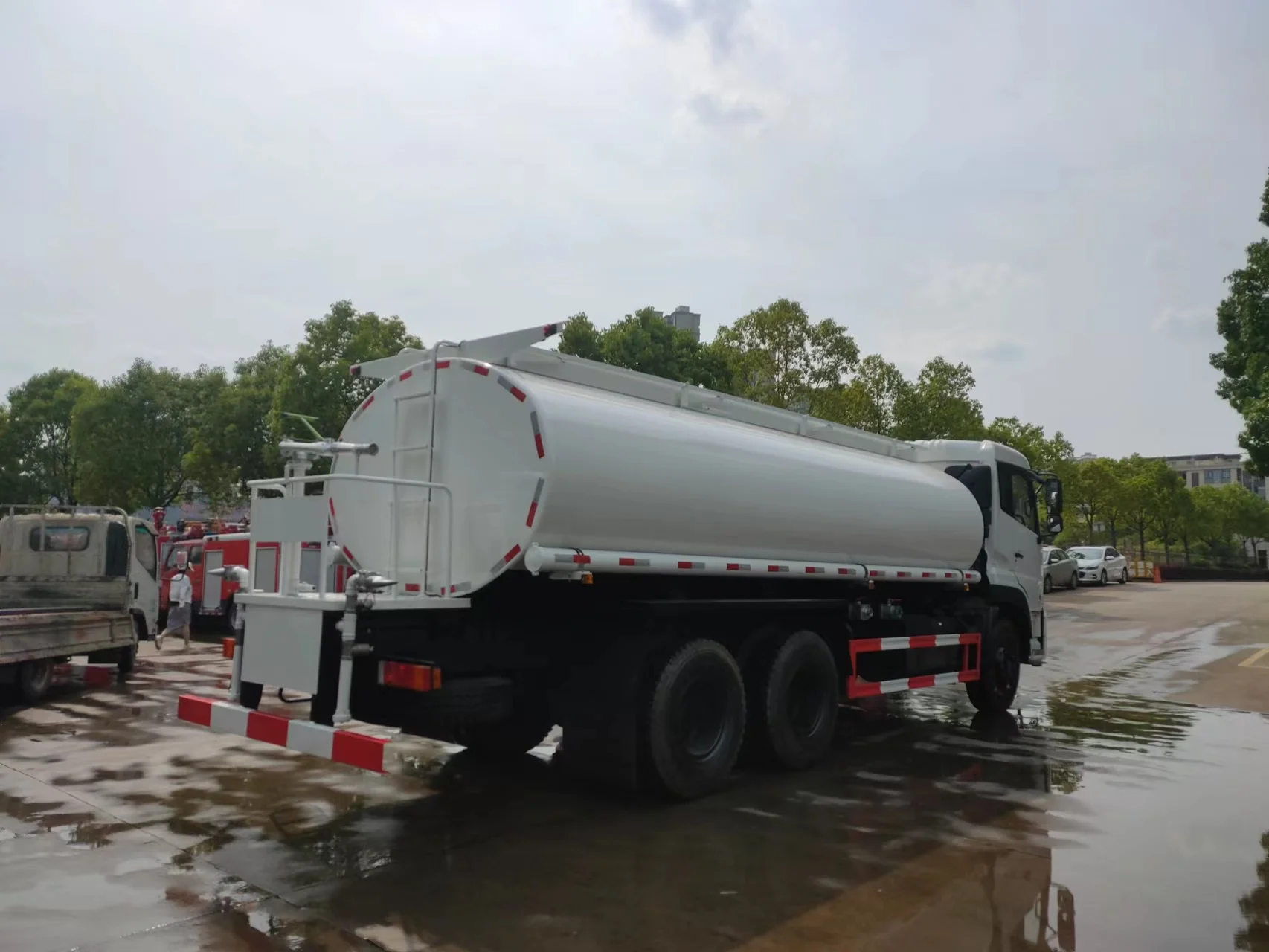 New DongFeng 15CBM water trucks15000 liters water tank truck for sale