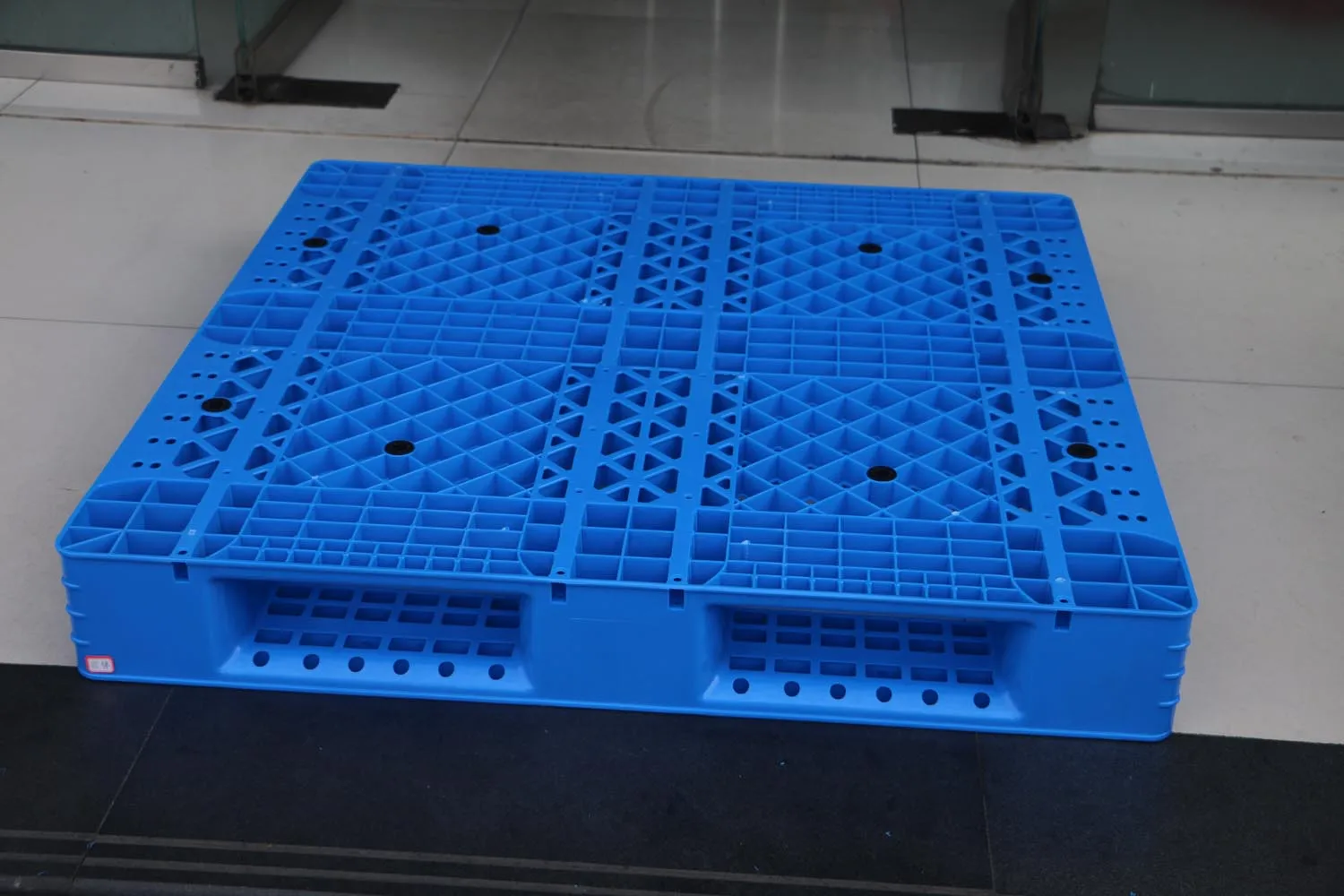 NEXARA Euro HDPE 15kg Single Faced Storage 4-Way Plastic Pallets Hot Selling 1111 1100*1100*150mm Grid Field Logistics Heavy