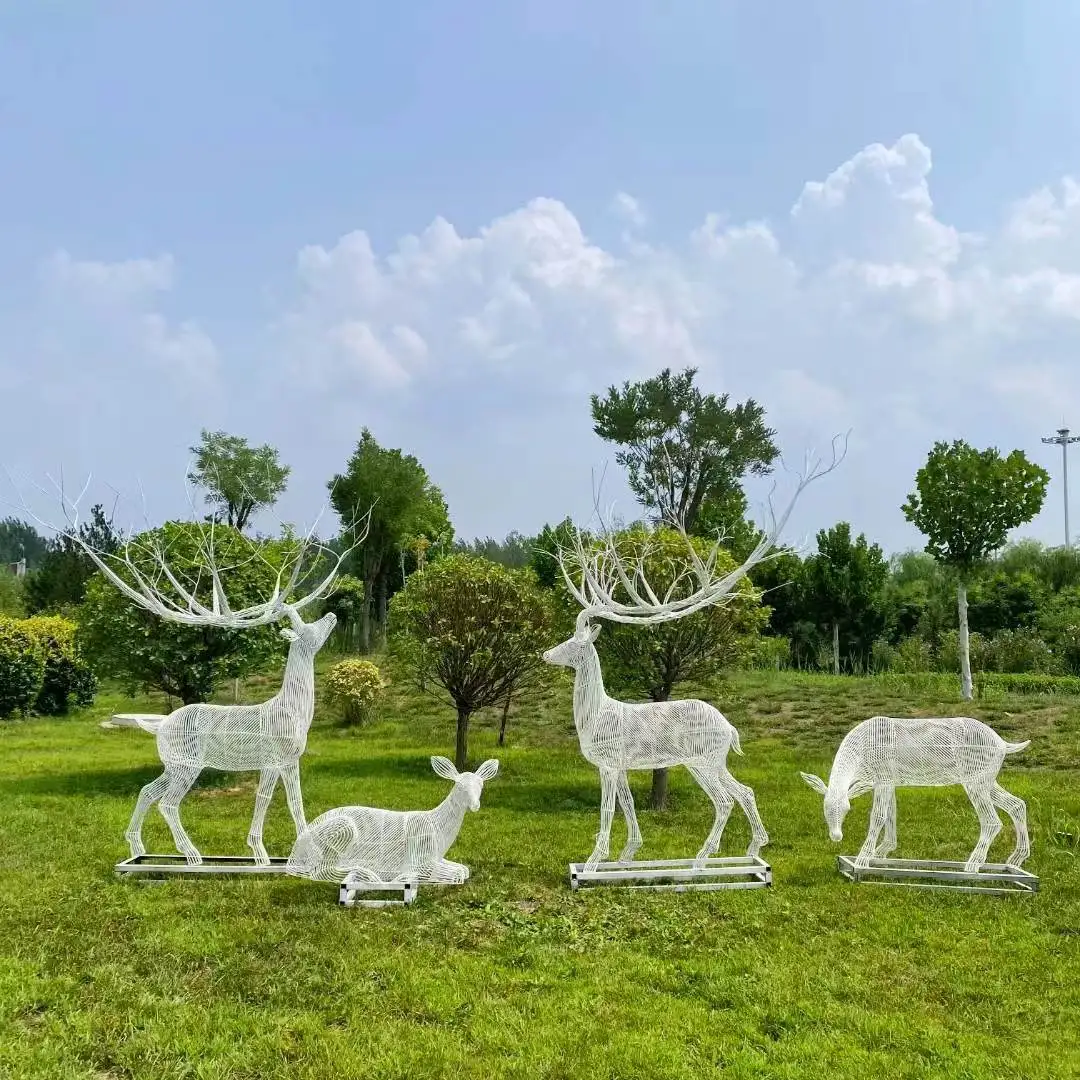 The lovely animal sculptures in the park can be placed inside and outside the giraffe cutout sculpture model