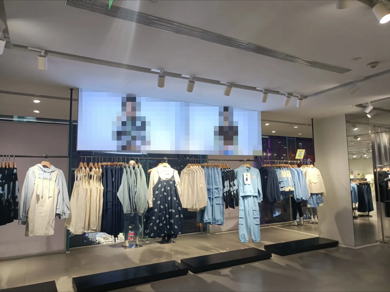 High Quality Shop Decoration Design Woman Clothes Display Rack Clothes Store Interior Design Clothes Stores Display Showcase