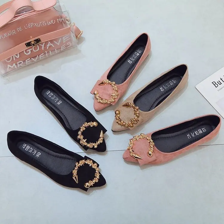 Wholesale Price Versatile Lightweight Pointed Toe Women Flat Sandals Closed Toe Casual Women Shoes With Metal Chain Decoration