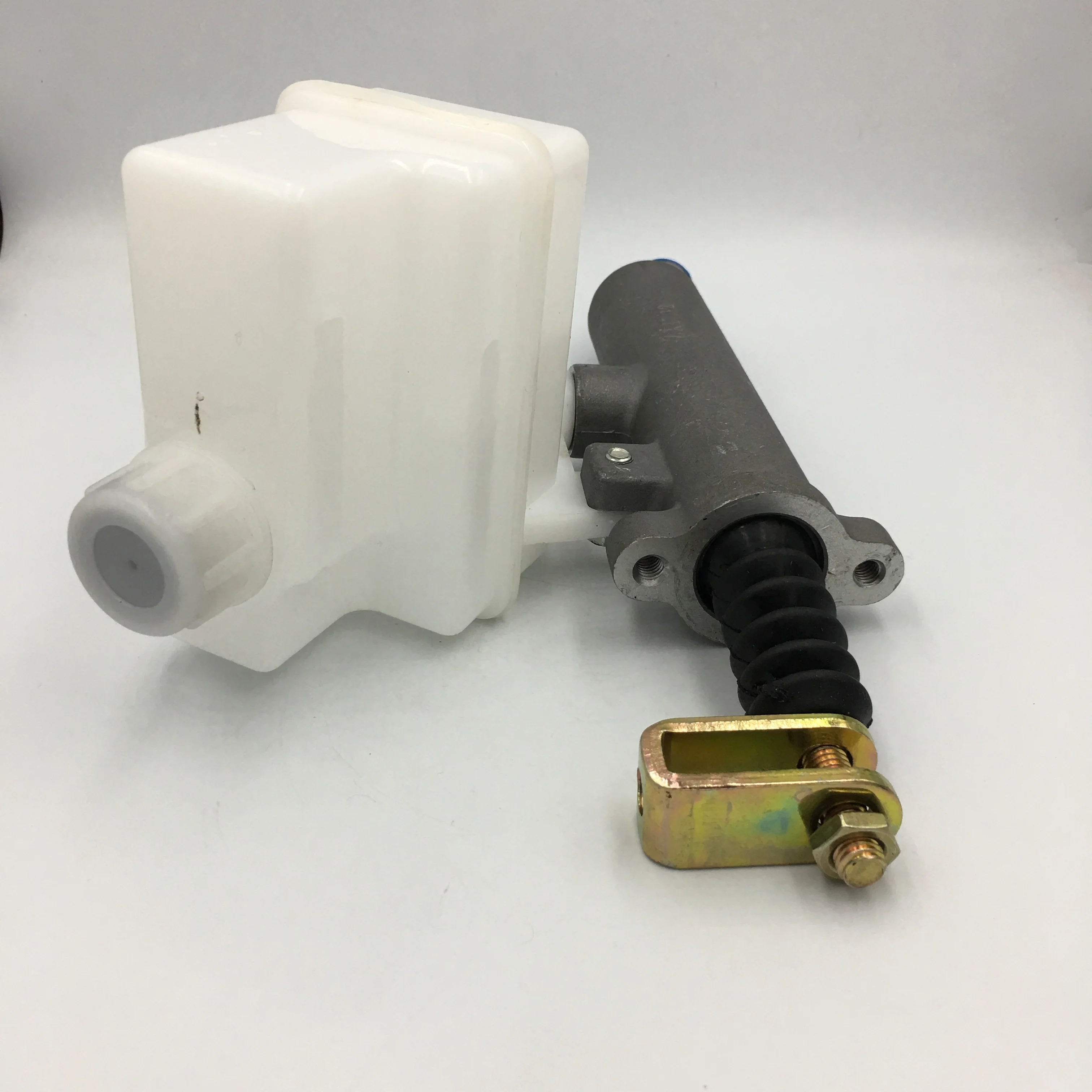 Hot selling high quality truck accessories clutch master pump suitable model DELONG M3000