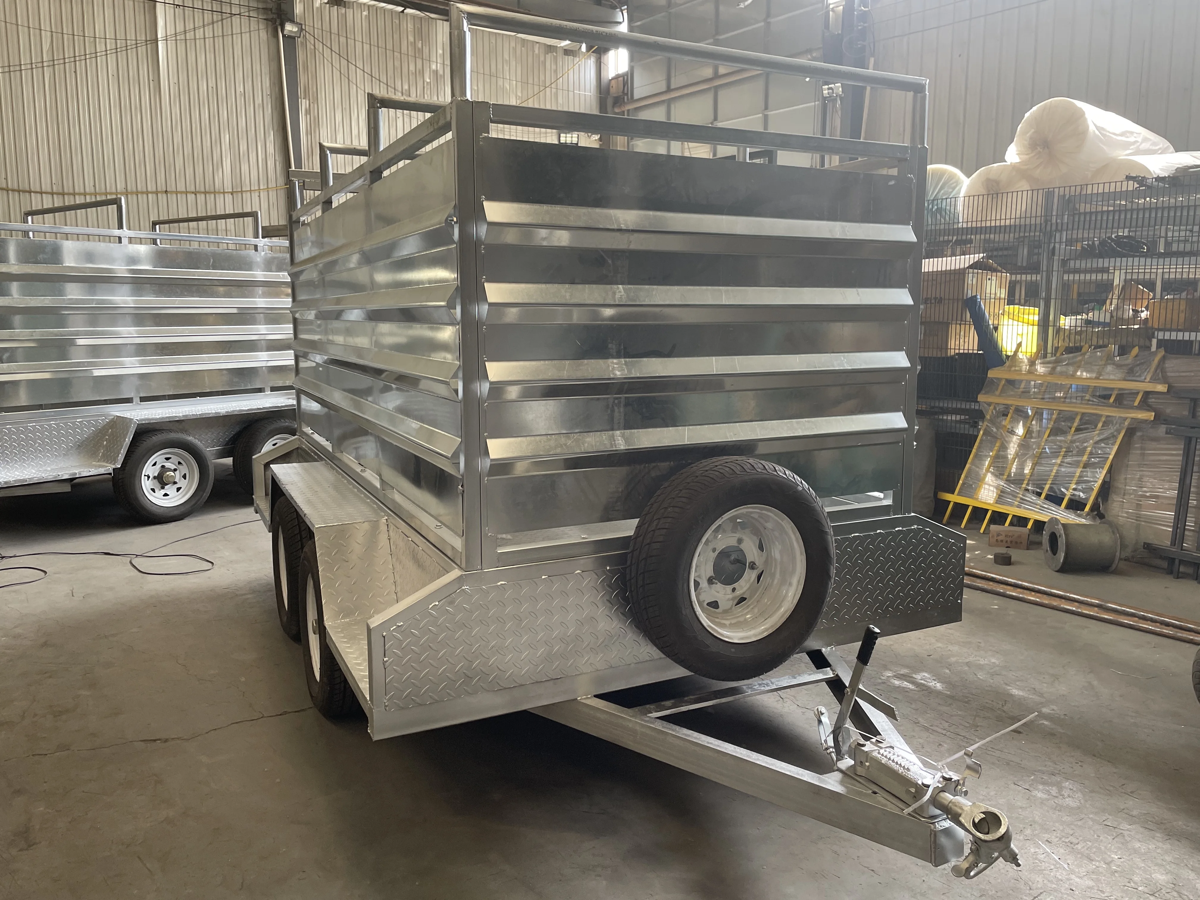 Galvanized Livestock Corral Portable Yard Trailer for Long-lasting Use