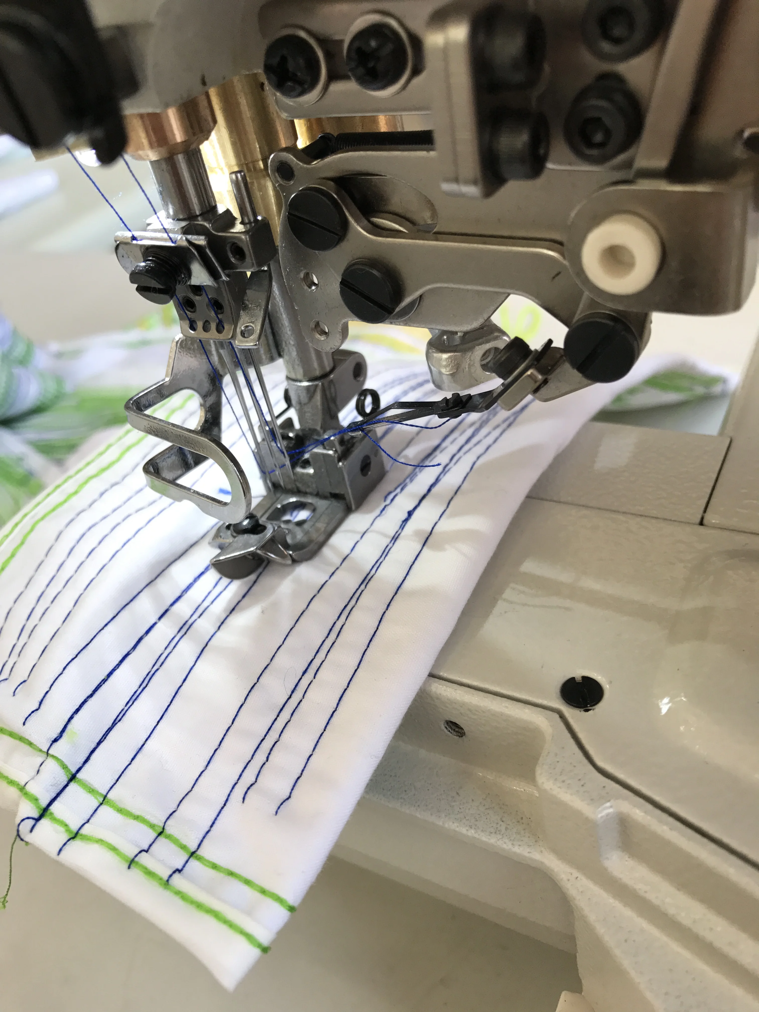 Flat Bed Interlock Sewing Machine With Left Cutter