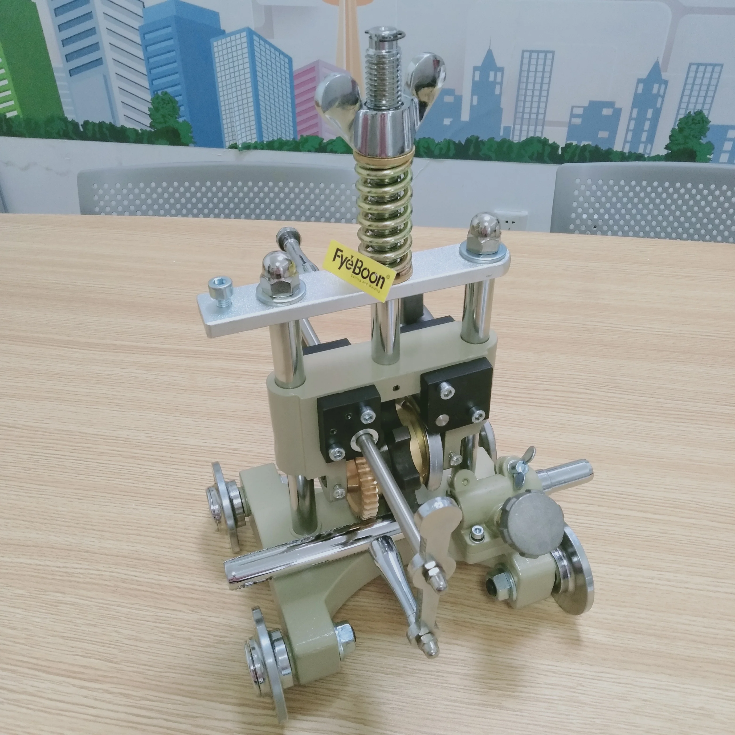 Удобный цепной труборез с конической резкой