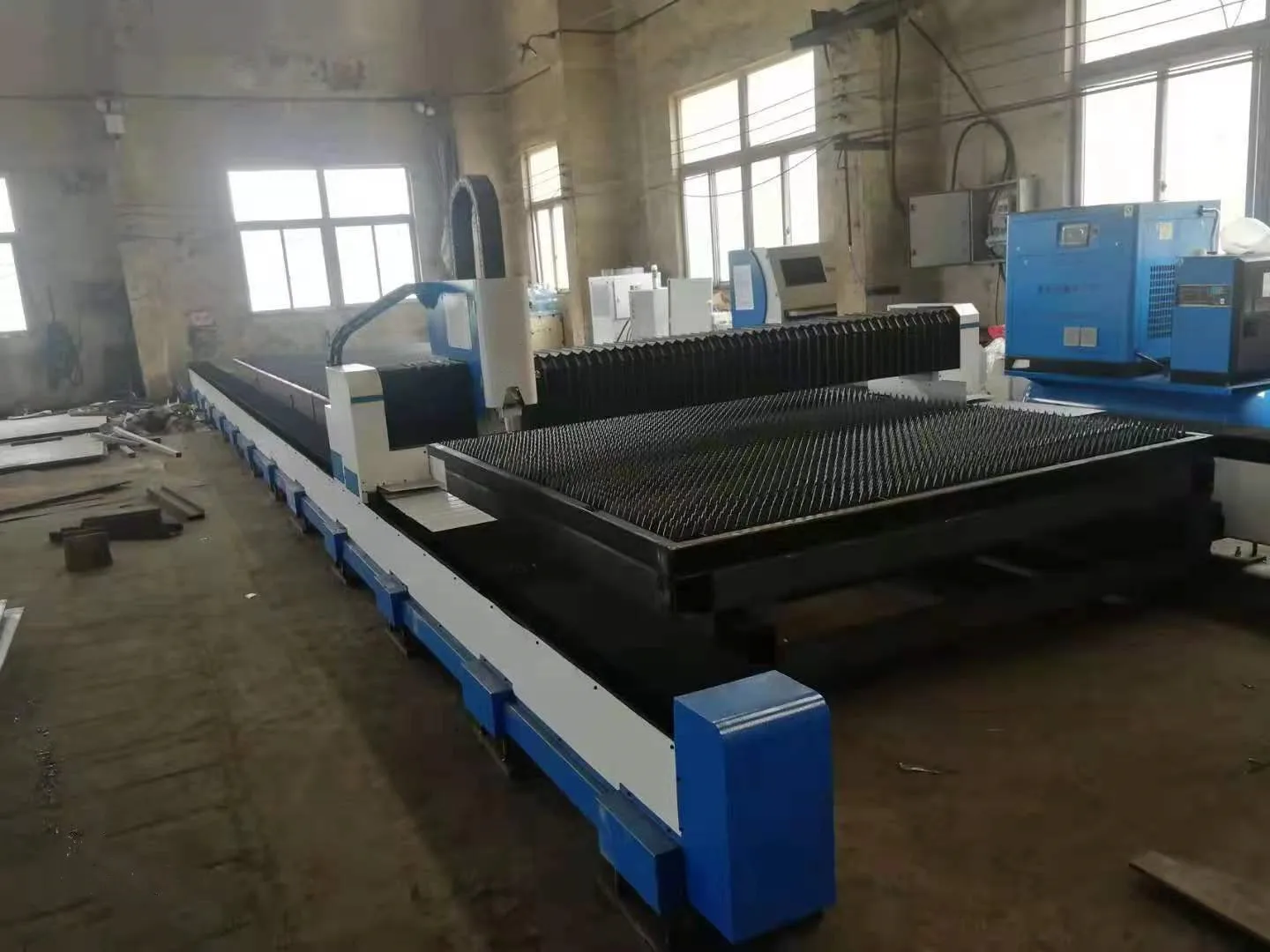 Customization Automatic Gantry Fiber Laser Cutting Machine For Sale