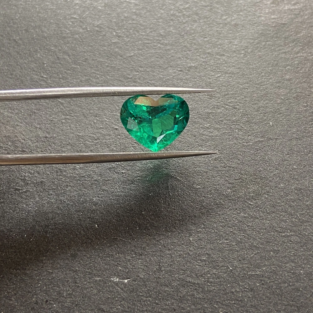 
GRC certificate grown emerald Colombia emerald Heart Shape Synthetic hydrothermal Emerald Stone 