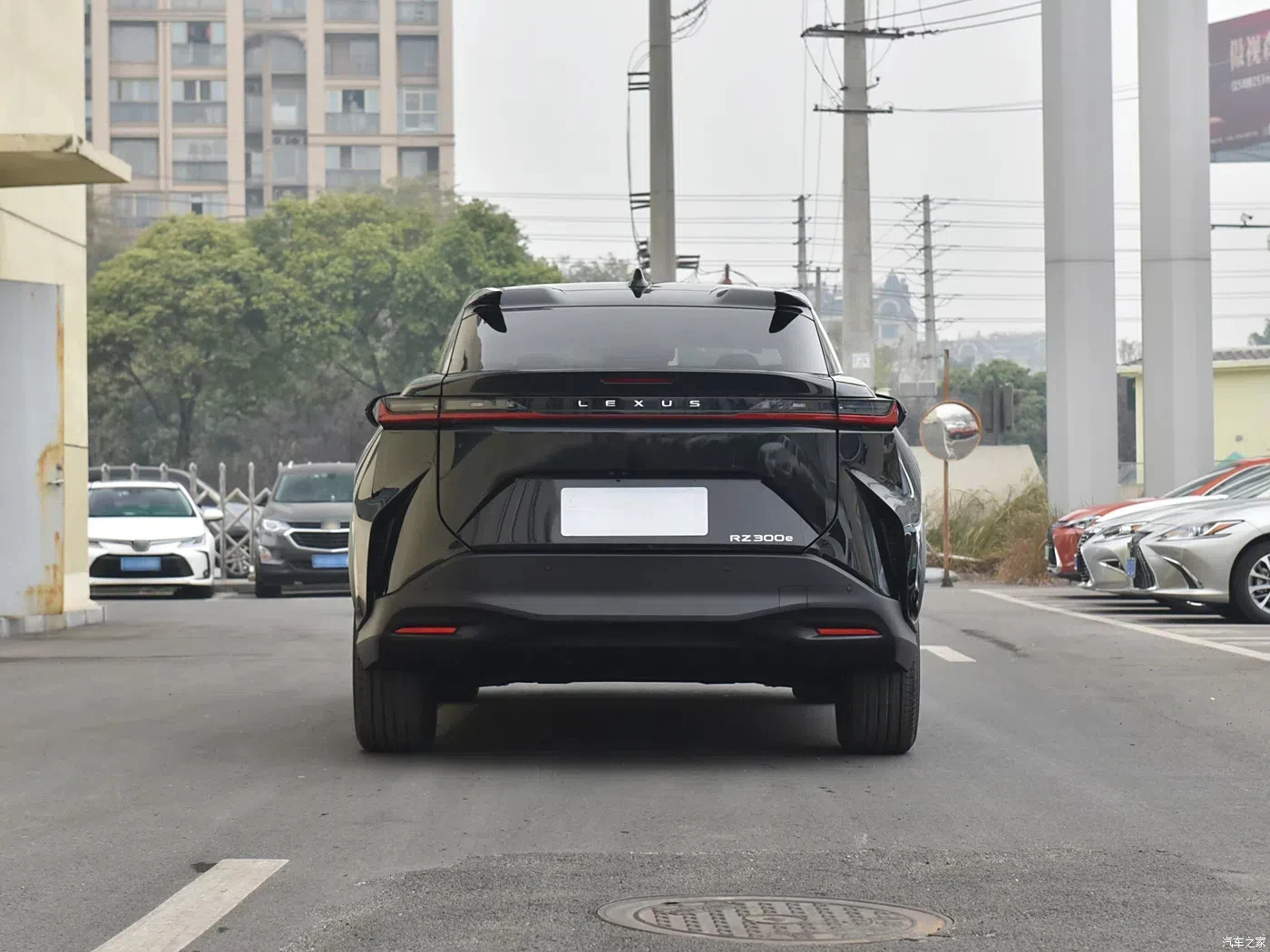2024 высококачественный популярный японский внедорожник Lexus RZ 300e чистый Электрический быстрый заряд 0 5 часов 614 км подержанного/нового автомобиля