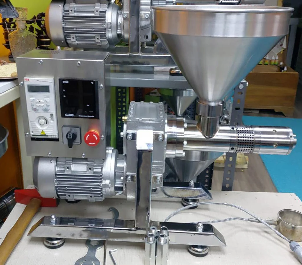 Cold Press Oil Machine Screw Oil Press For Extraction of All Seed Oils Black Seed Sunflower Seed etc