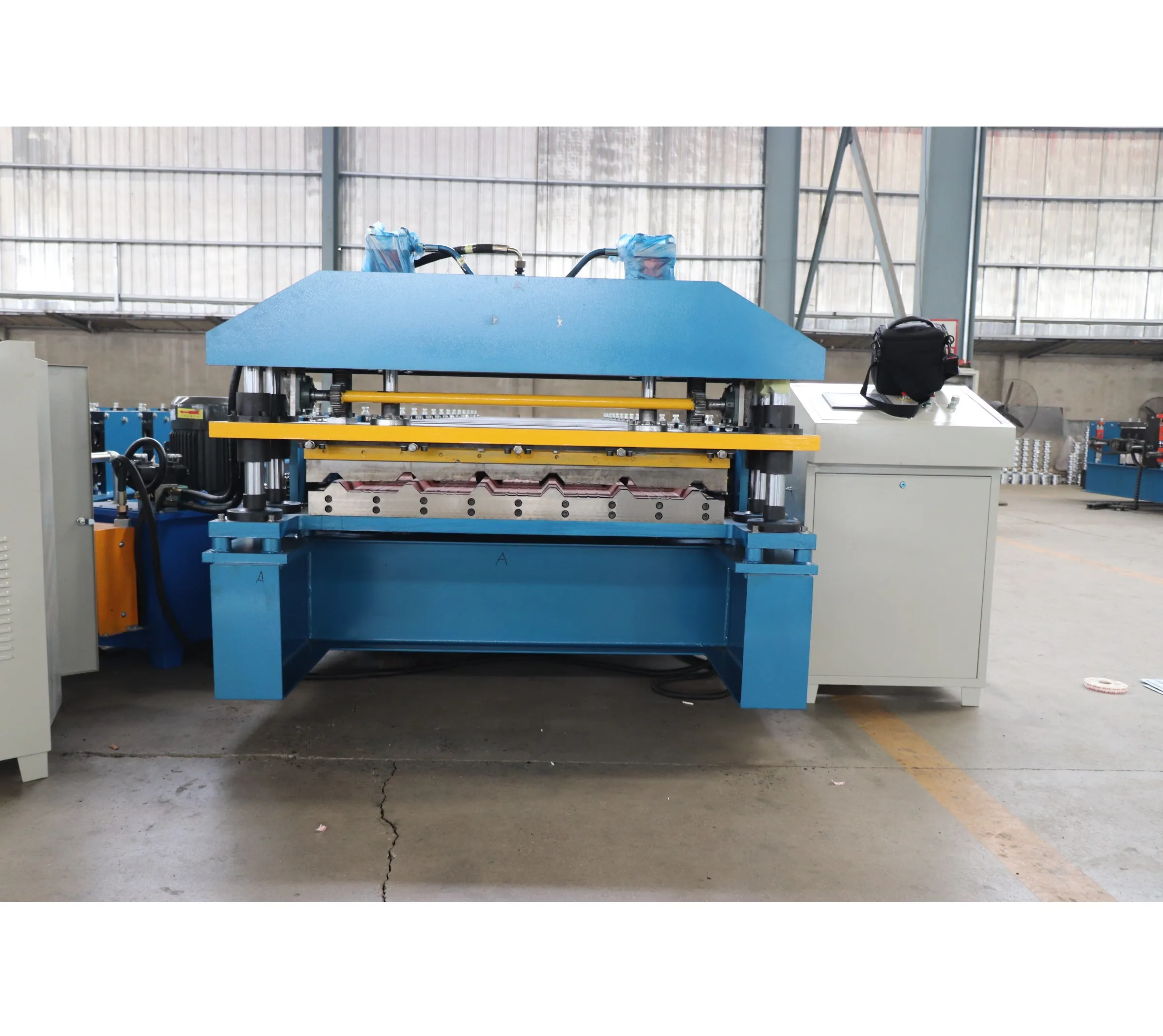 Steel metal roof trapezoidal and corrugated iron roofing zinc sheet roll forming machine