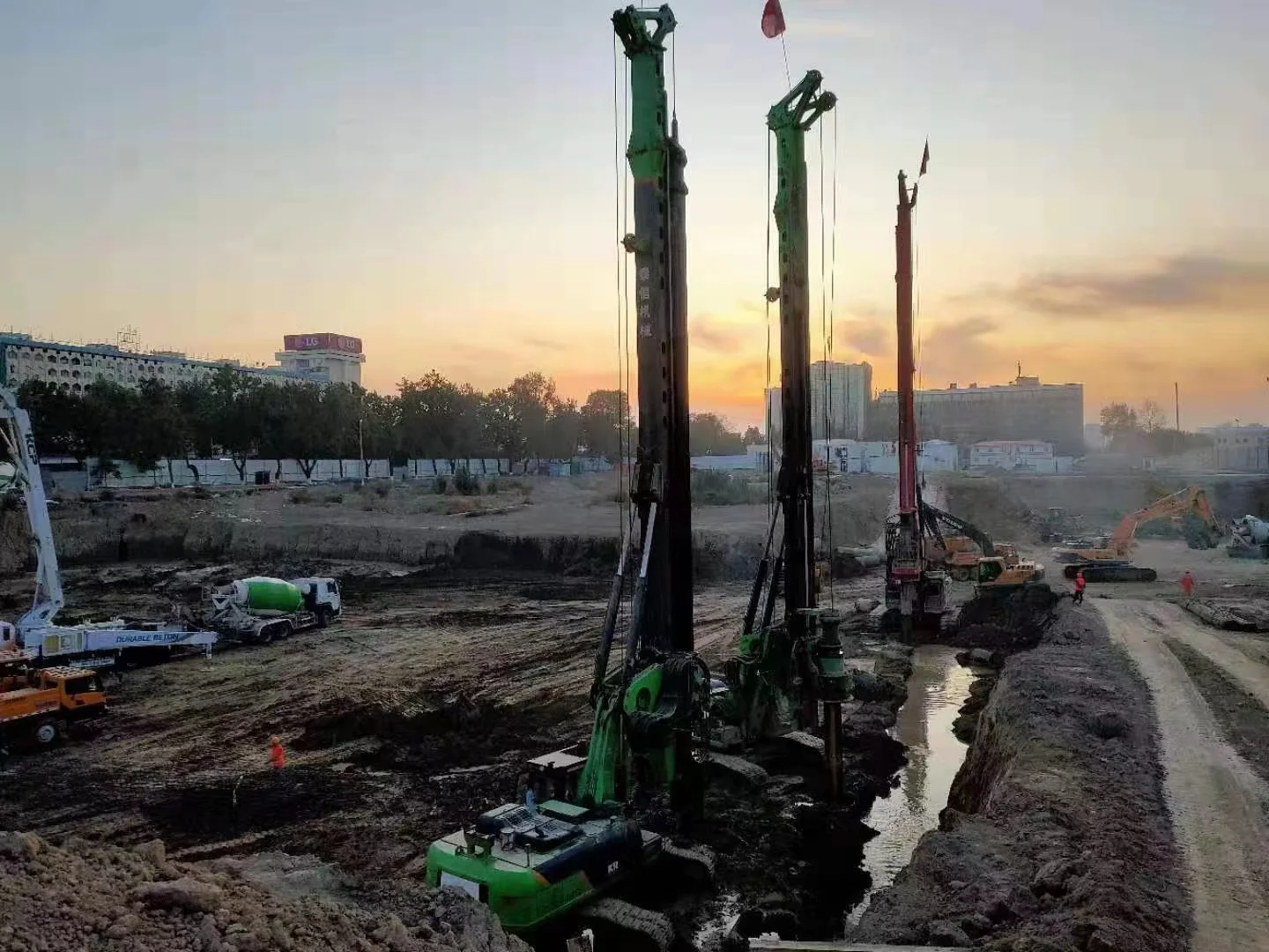 high-quality engineering equipment ZR450L rotary drilling rig with a drilling depth of more than 100 meters