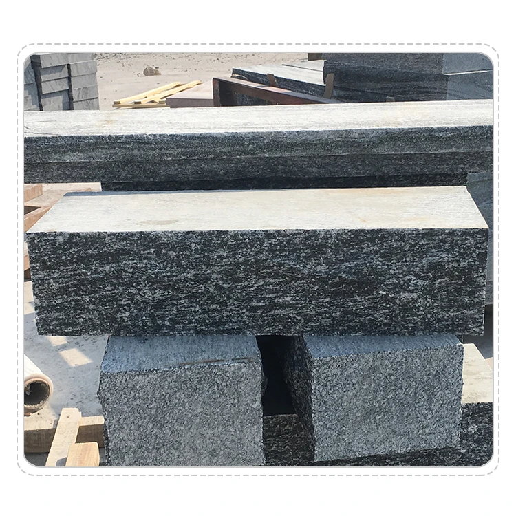 Полный камень и неровный гранит Сантьяго