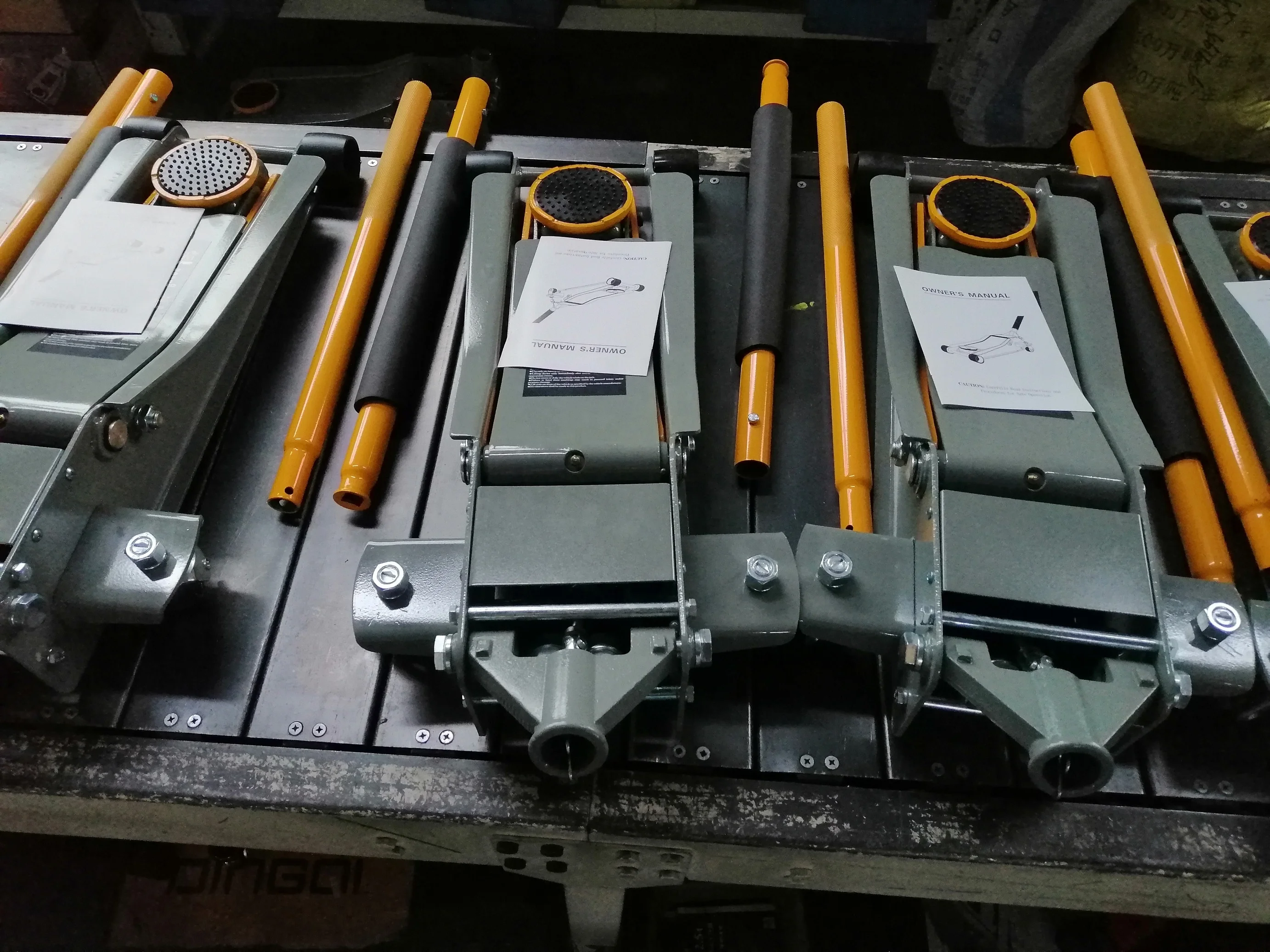 4tons lifting adjustable automatic lifude max height 500 mm outdoor wheels heavy duty car jack lift hydraulic floor 5 ton