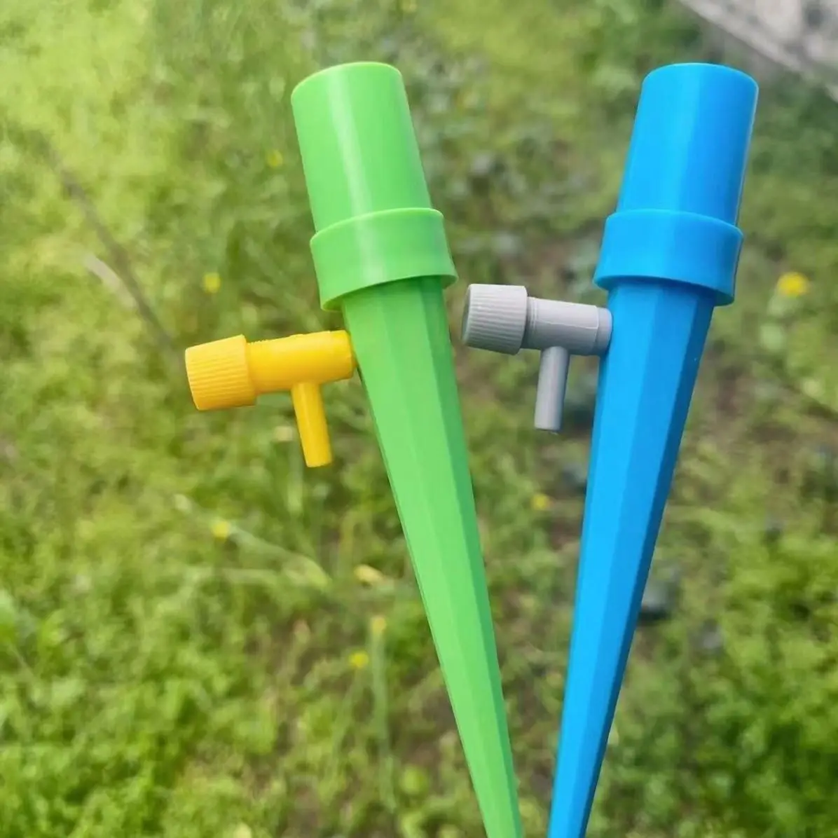 Adjustable Plant Watering Spikes Automatic Drip Irrigation Plant Waterer with Release Control Valve