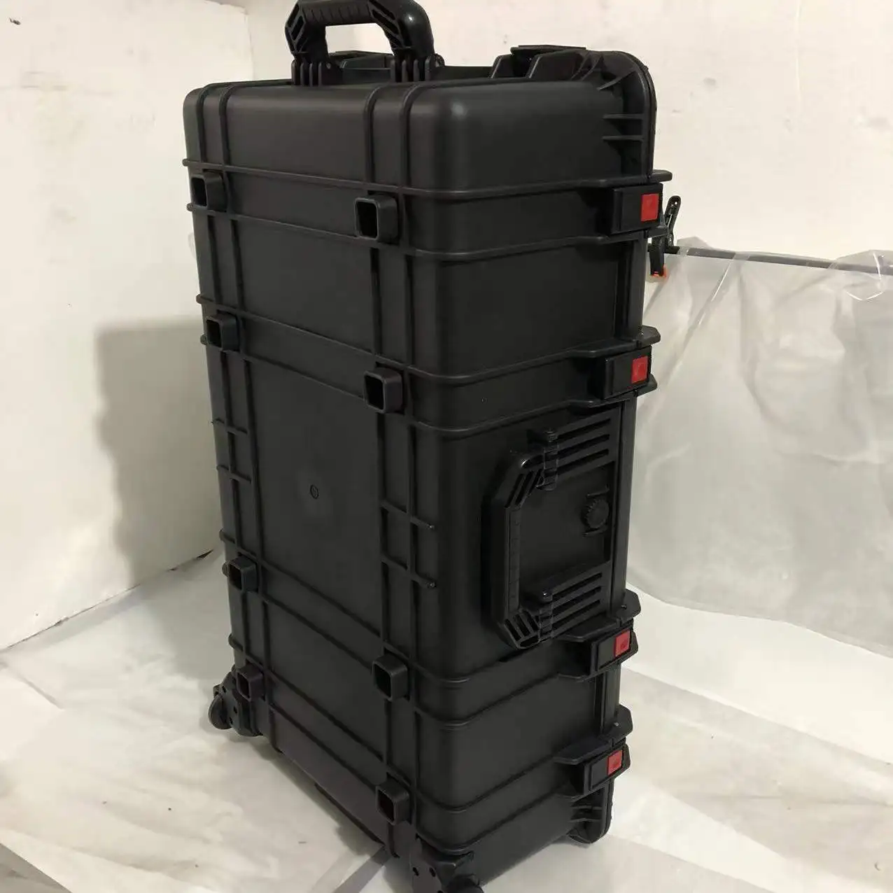 DPC138-3 905*525*305mm Largest wheels plastic case in good price