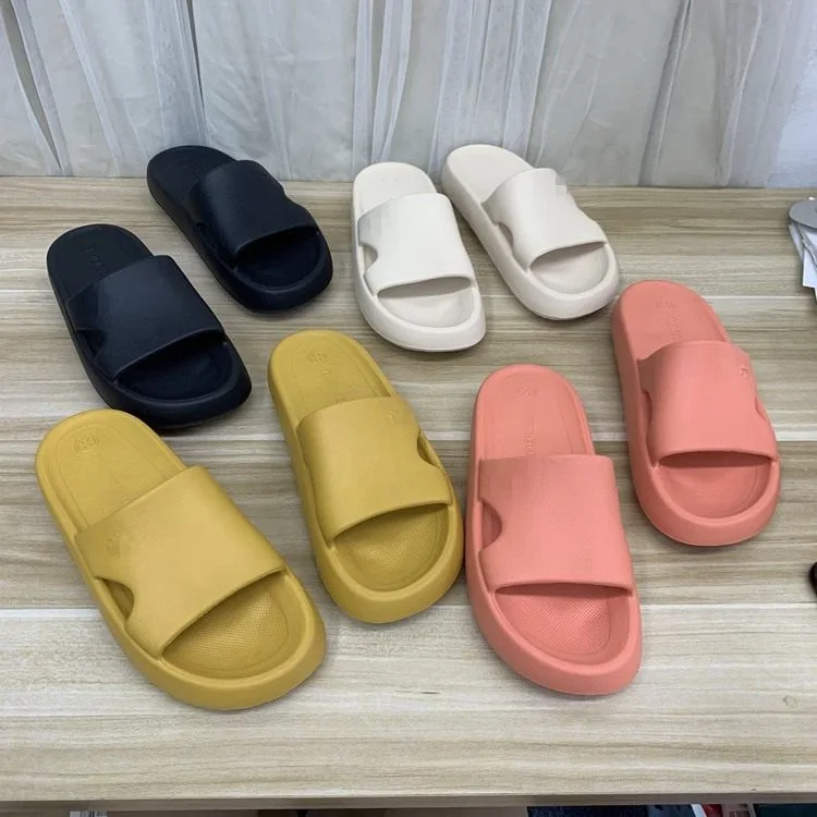 Wholesale simple thick soled shoes with exposed toes, versatile flat shoes for women wearing cool slippers on the outside
