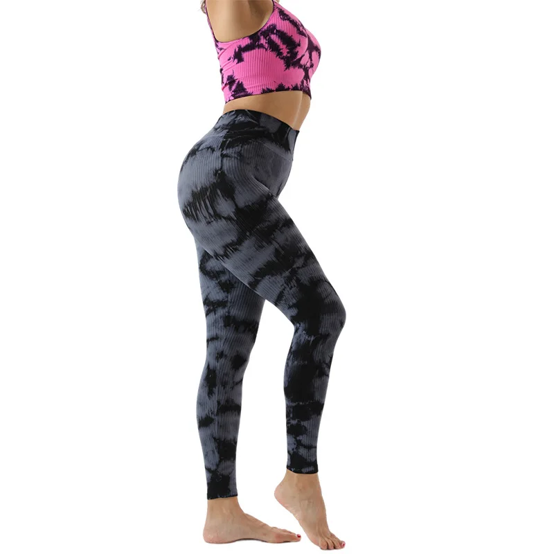 Hot Selling Seamless High Elasticity Moisture Absorbing and Sweatwicking Yoga Suit Set Spot Running Sports Tights Fitness Wear