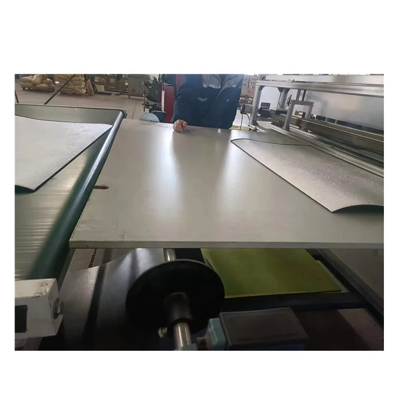 China Selling High Efficiency Barrier Anti-Oxidation XPE Tube Pipe Heat Insulation Materials