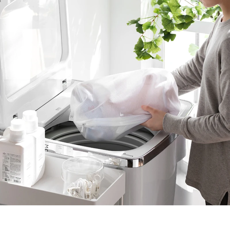 
Commercial Mesh Laundry Bag Sturdy Mesh Material with Zipper Closure. Ideal Machine Washable Mesh Laundry Bag 