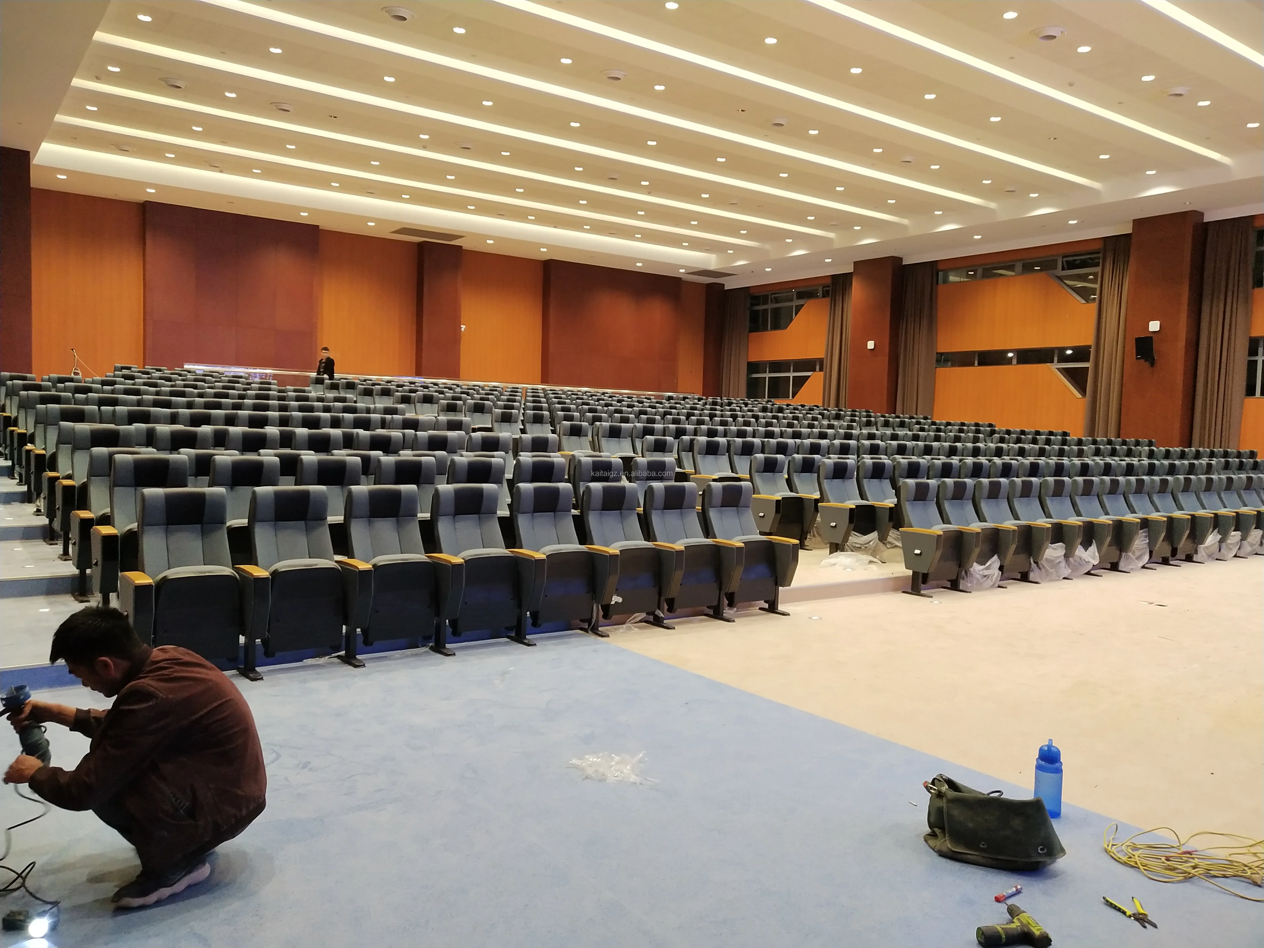 Стандартный размер пластиковый стул для аудитории цены кино с письменным столом театра школьная