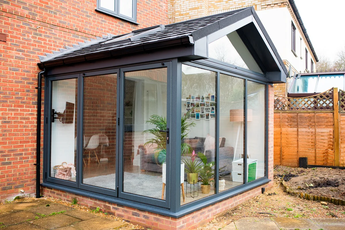 Modern Freestanding Standalone Sun Room Aluminum Frame Glass House for Outdoor Garden Application Insulating Glass Roof