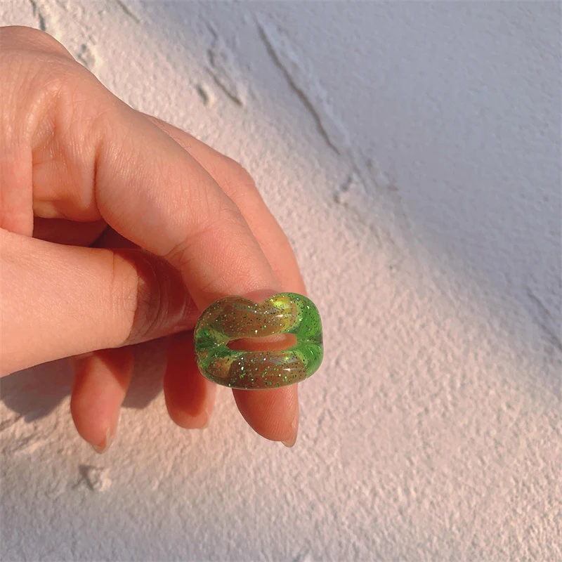 New Fashion Lovely Mouth Acrylic Ring Geometric Colorful Glitter Lip Shape Ring Chunky Resin Women Finger Jewelry