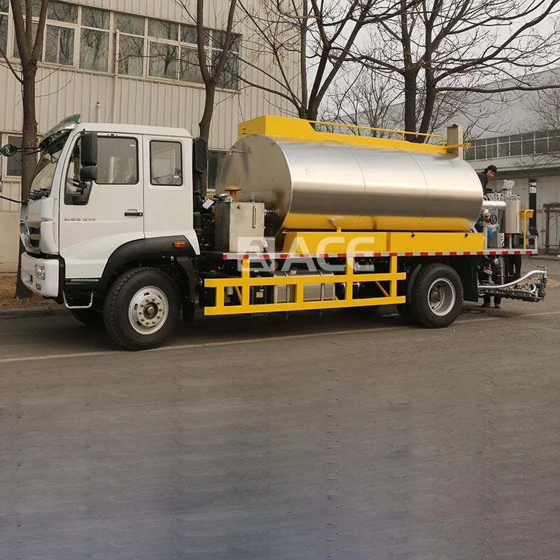 HOWO brand asphalt distributor truck road construction machine bitumen distributor truck used asphalt distributor truck for sale