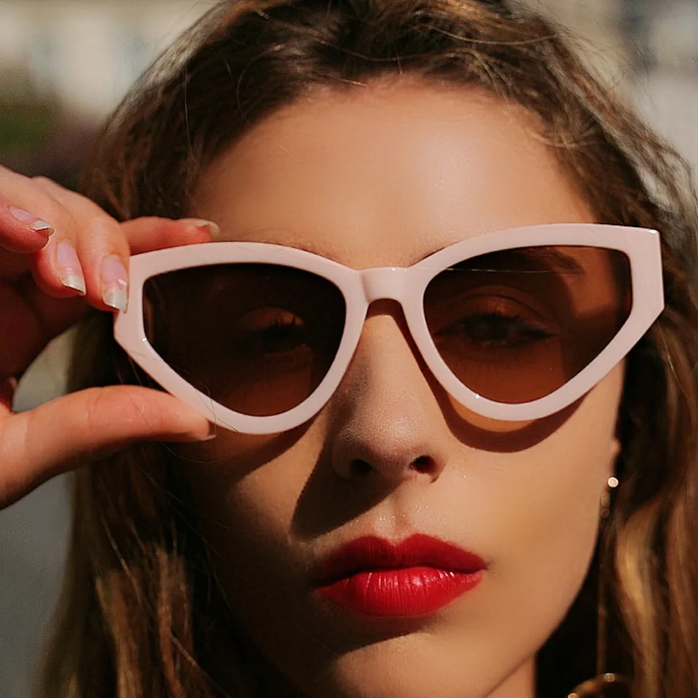 Custom UV400 Designer Women Sunglasses Retro Trendy Big Oversized Cat Eye with High Quality Plastic Frame in Red and Champagne