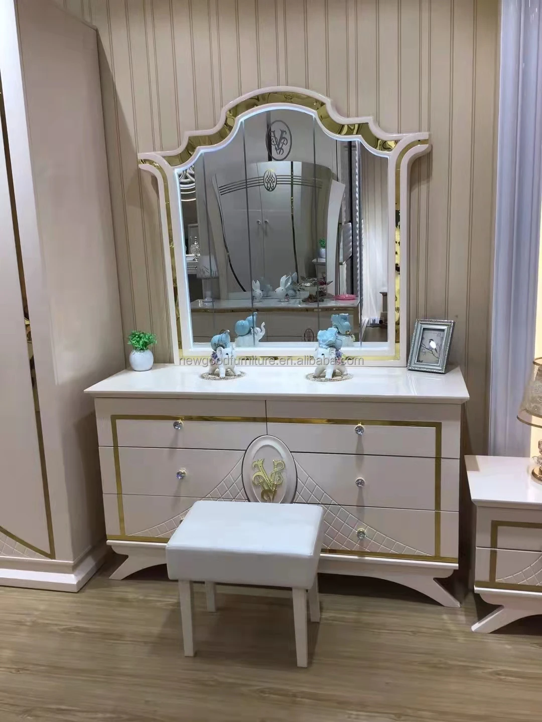 Foshan luxury bedroom furniture hot sell headboard america bed with king size white fabric bed