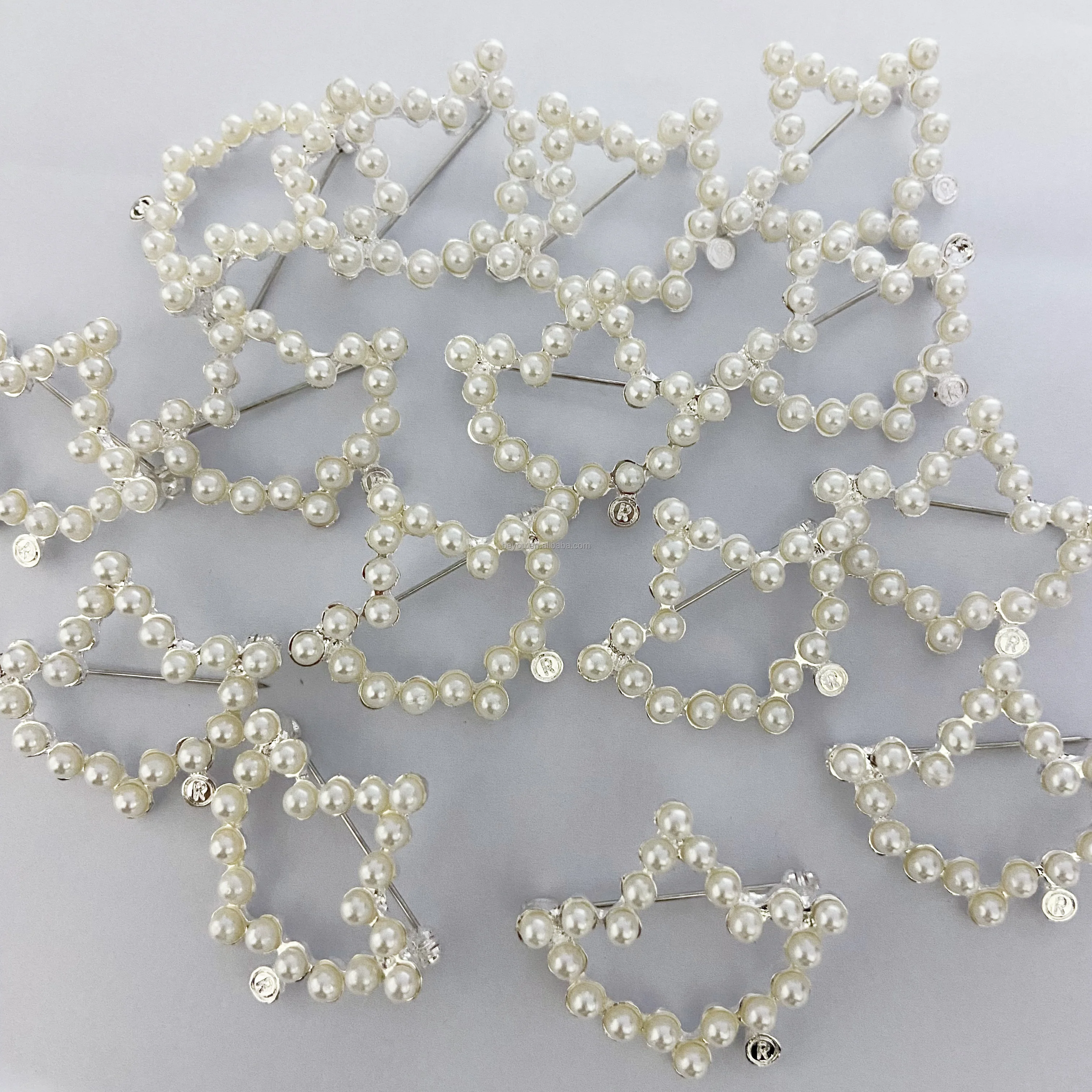 Greek Fellowship Alpha White Pearl Maple Leaf brooch Pink And Green Sorority Symbol Brooch Lapel Pin Jewelry Gifts