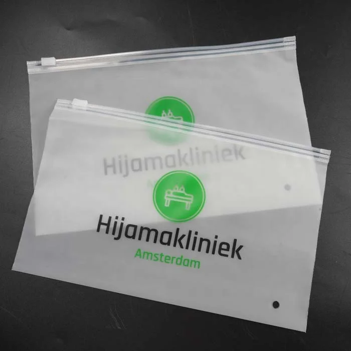 Биоразлагаемый матовый пакет для одежды на молнии