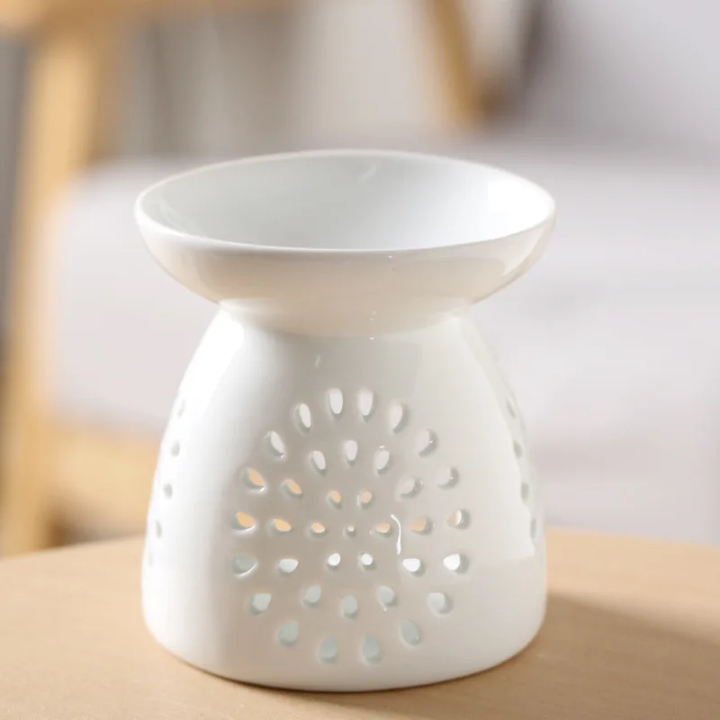 Simple white color ceramic wax melt burner with tealight candles and holder