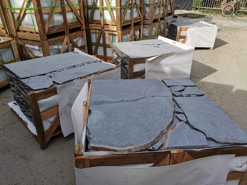 Hainan Black Basalt Road Crazy Paving Stones Irregular Random Size Flagstone For Garden