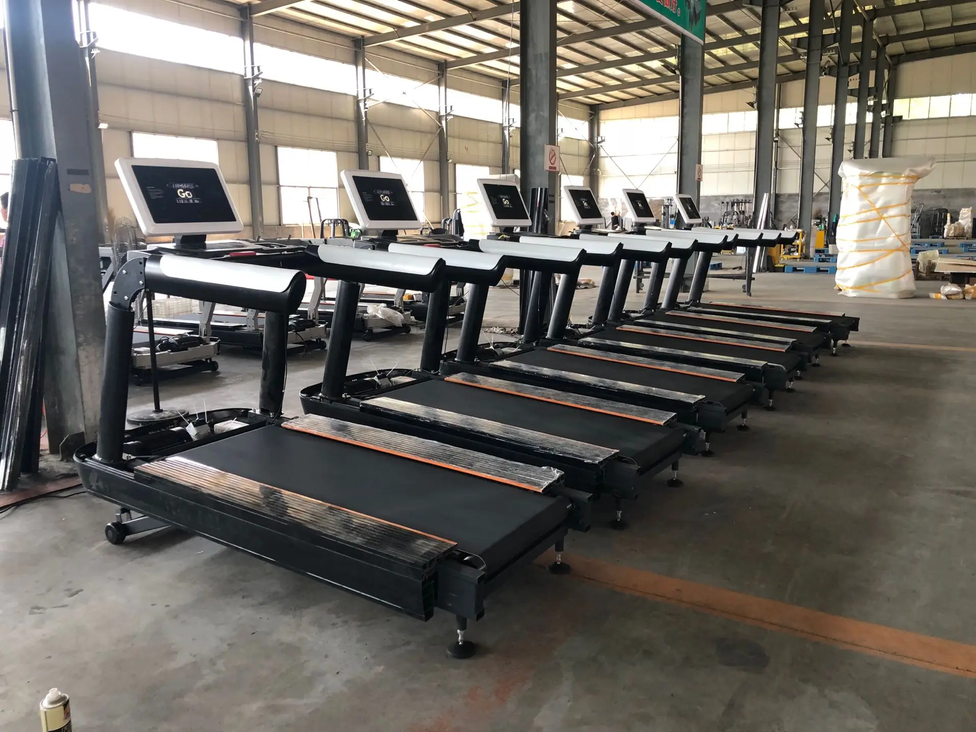 LZX-870 commercial treadmill with wifi gym machine fitness equipment