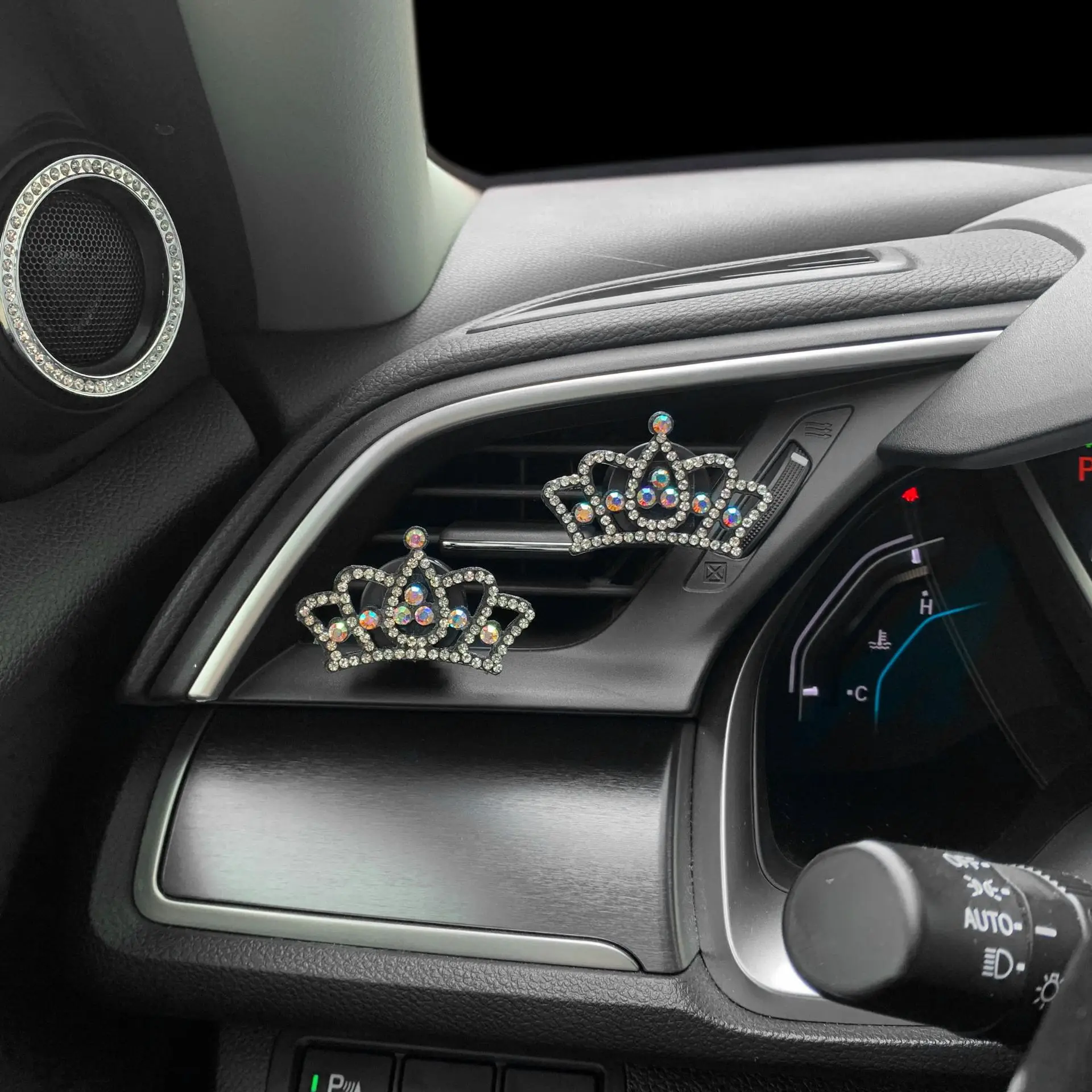 Solid Crown Diamond Alloy Car Air Outlet Perfume Clip Vent Aromatherapy Interior Fragrance Decoration Car Air Freshener
