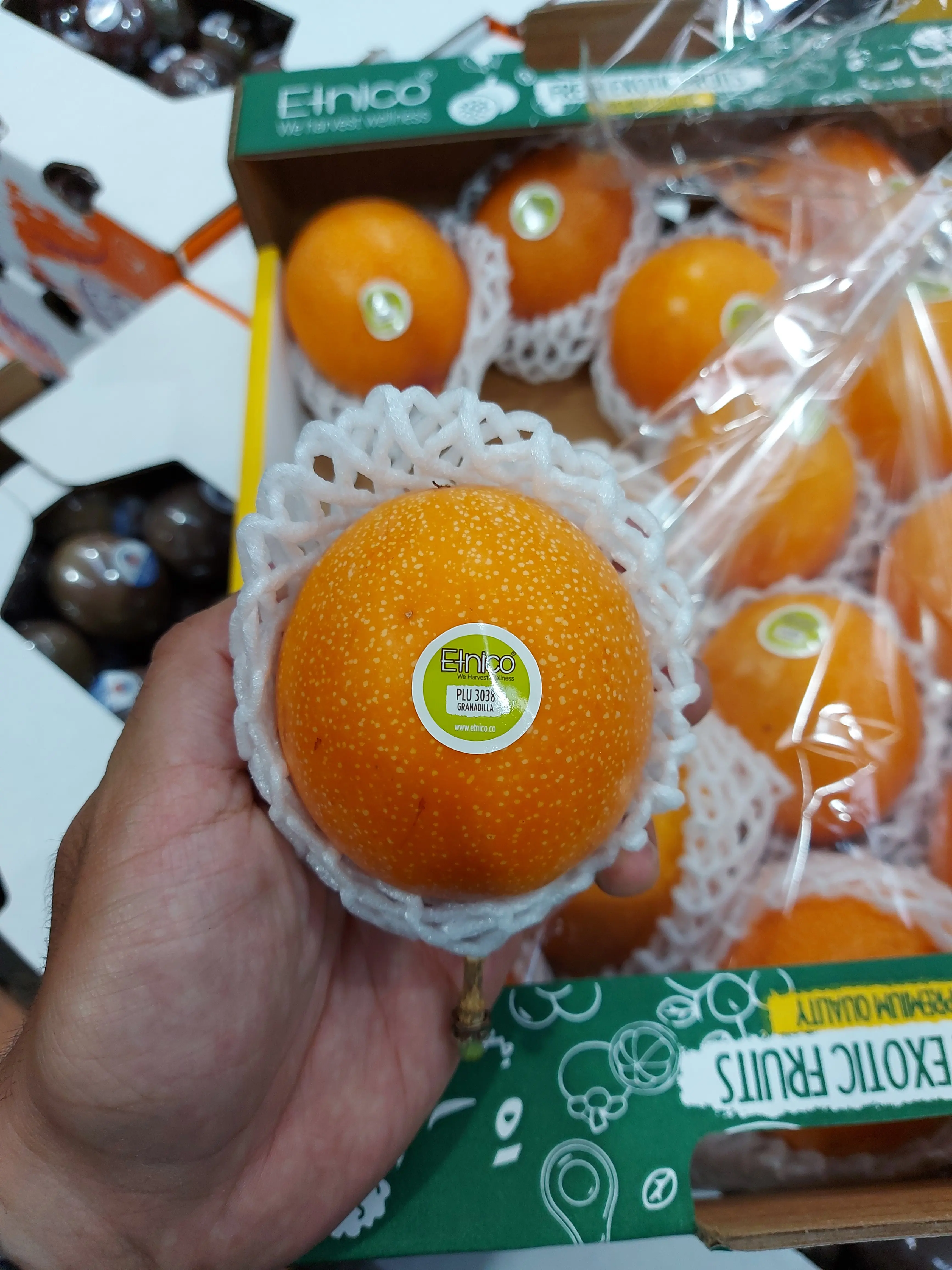 Fresh Golden Passion Fruit Granadilla Fresh Fruit on Selling