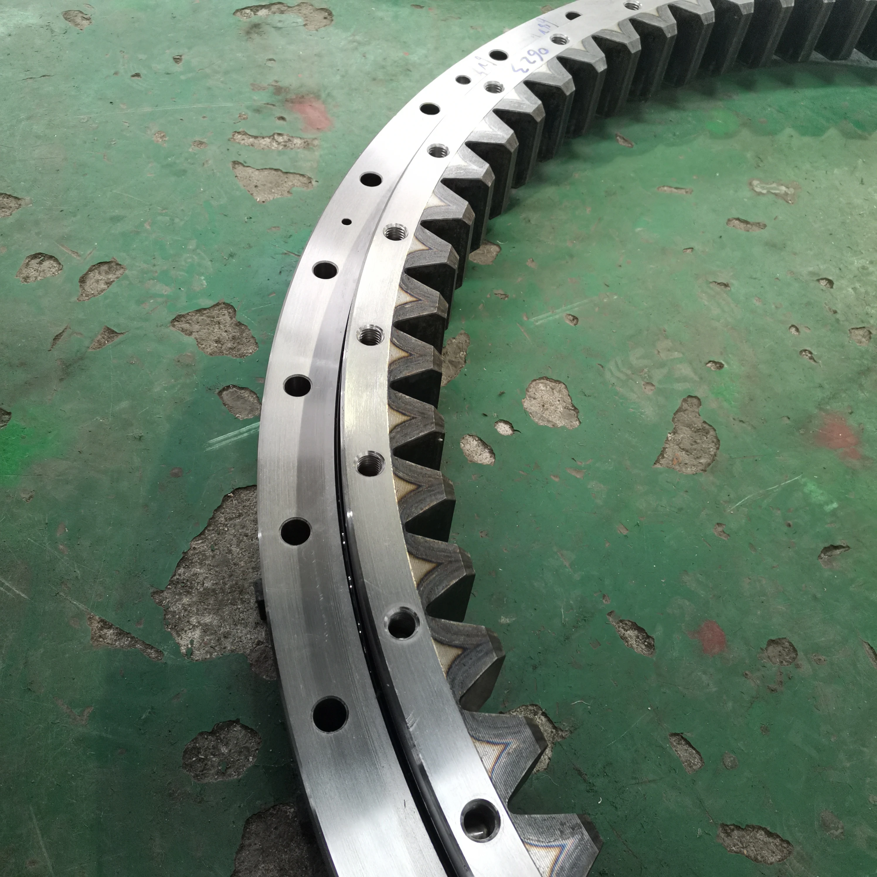 013.35.780 Internal gear Customized Turntable Bearing Manufacturer For Floating Crane