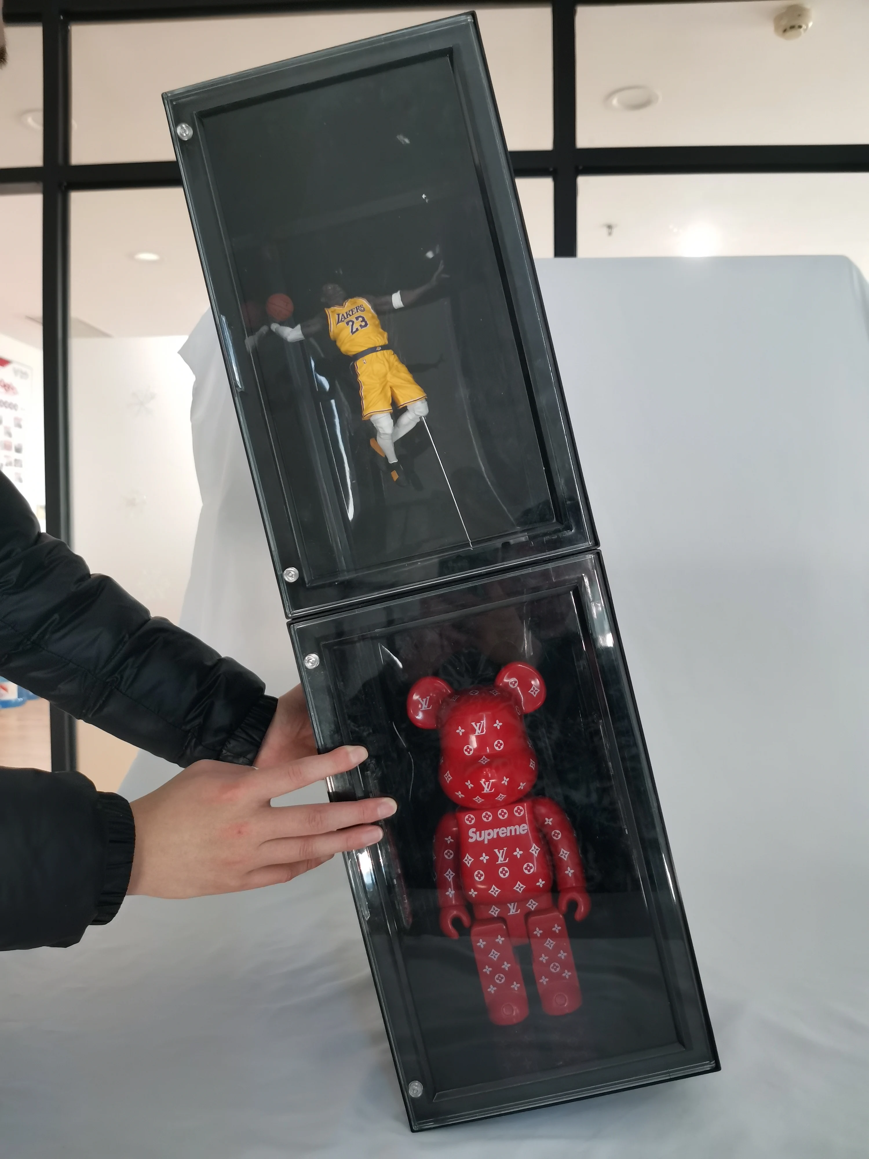 
Factory Customized LED Light Shop Show Clear Box PVC Figure Display Cabinet Toy LED Display Case 