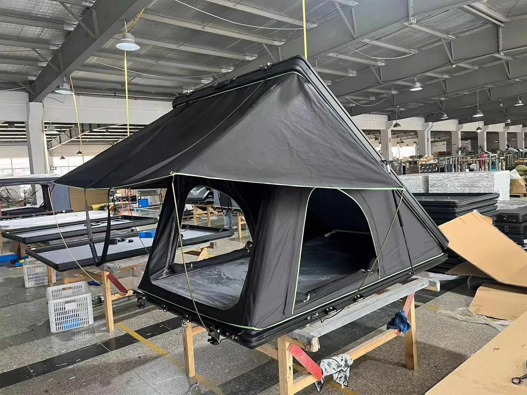 Factory custom europe market  camping & hiking  pop up waterproof glamping car tent camping roof tent