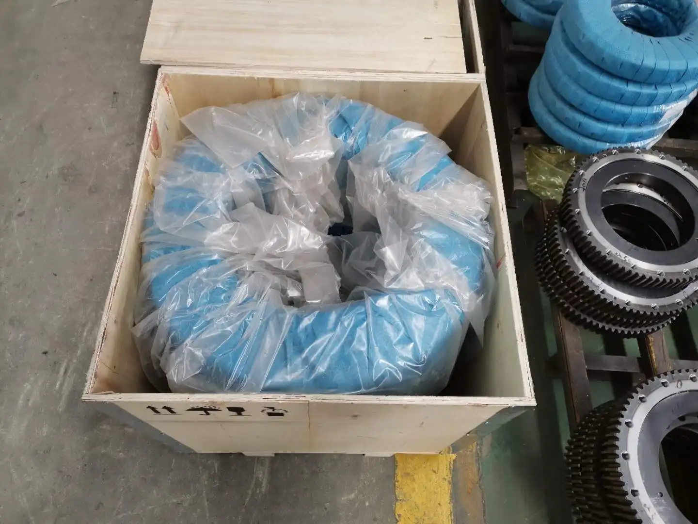 013.35.780 Internal gear Customized Turntable Bearing Manufacturer For Floating Crane