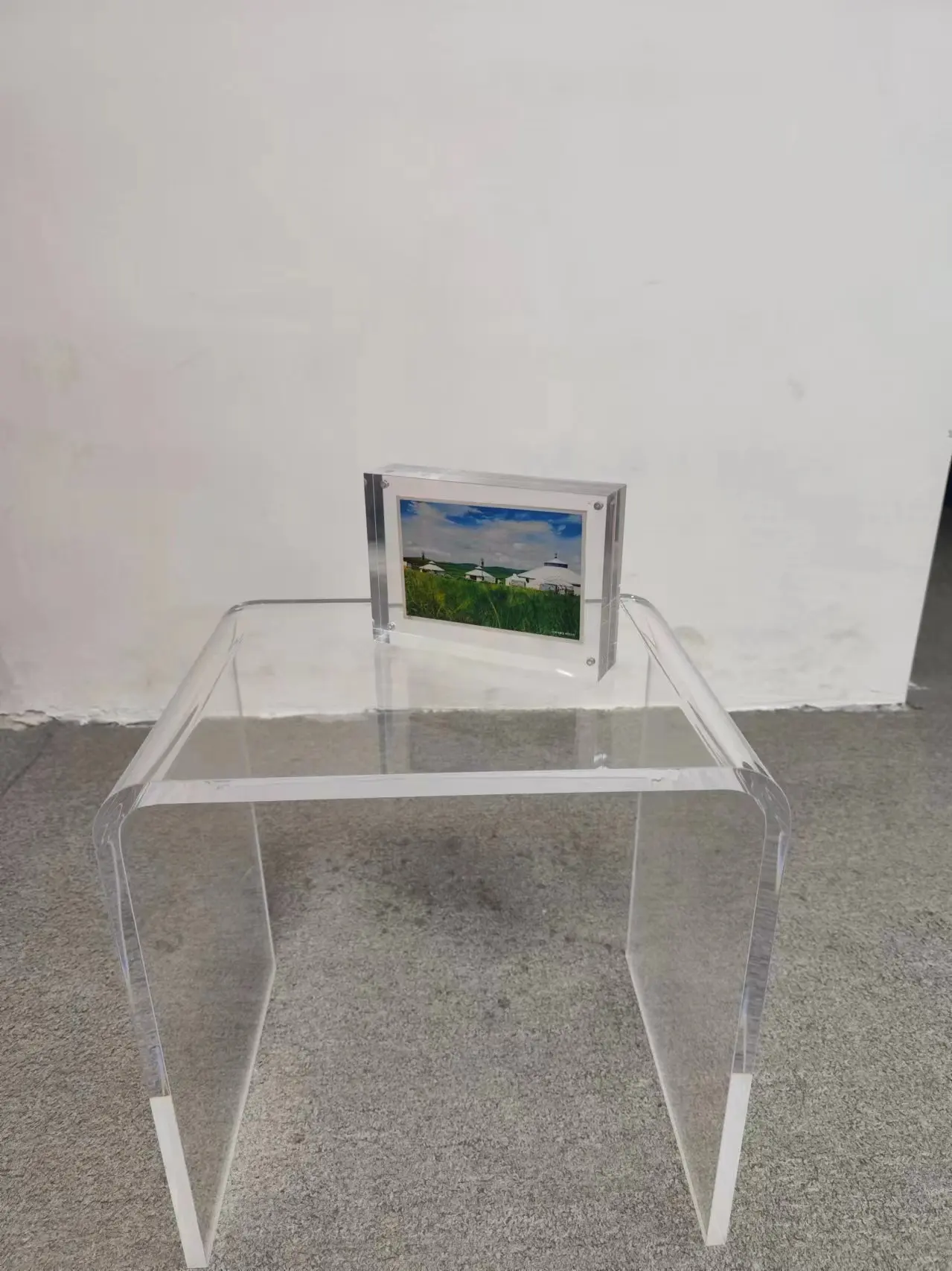Custom  Acrylic Clear Table Furniture Sofa Side Table Transparent Acrylic Coffee Side Table