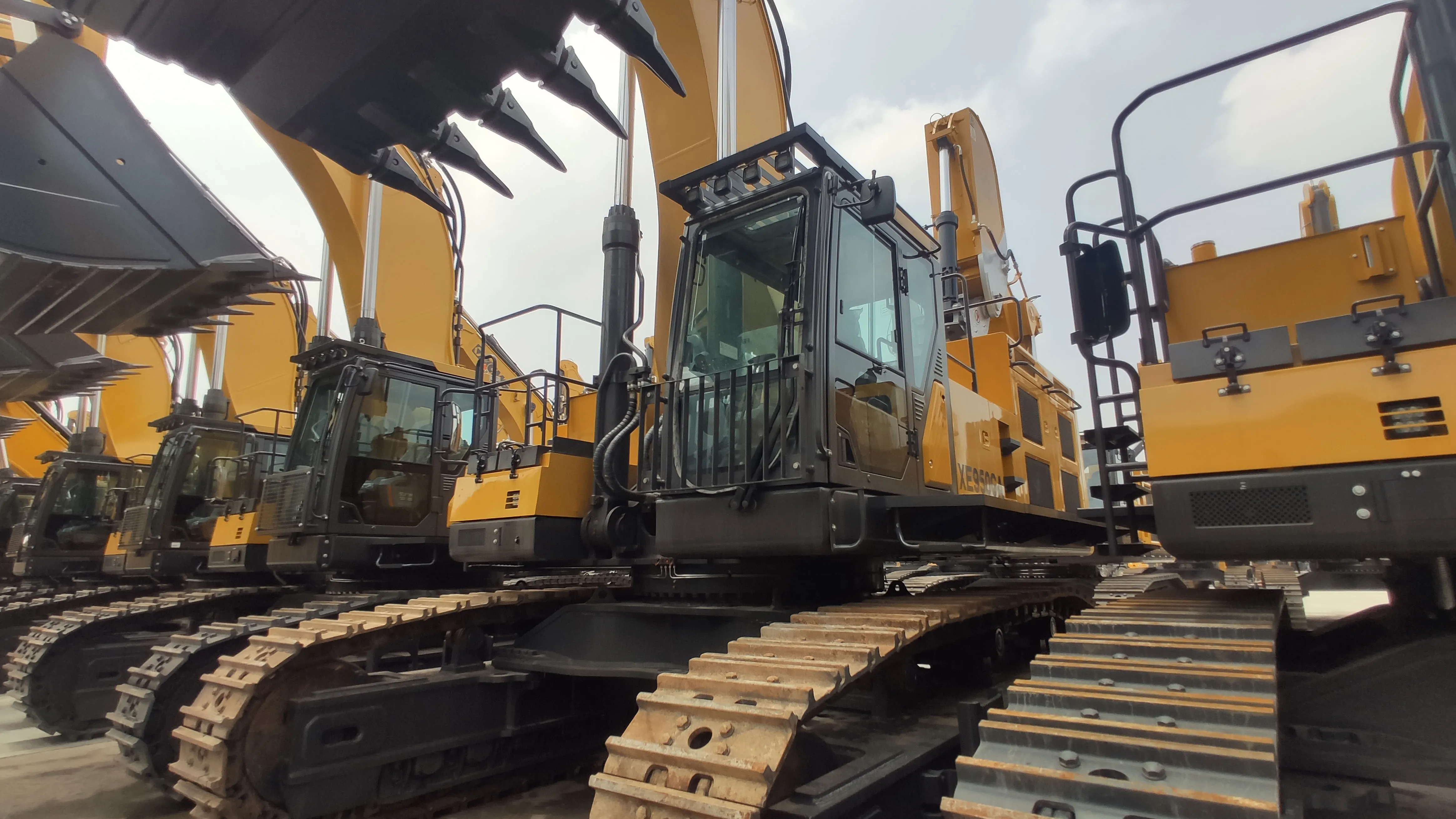 XCMG Official Second Hand Crawler Excavator Construction Machine XE950GA 90Ton Mining Hydraulic Excavator Prices