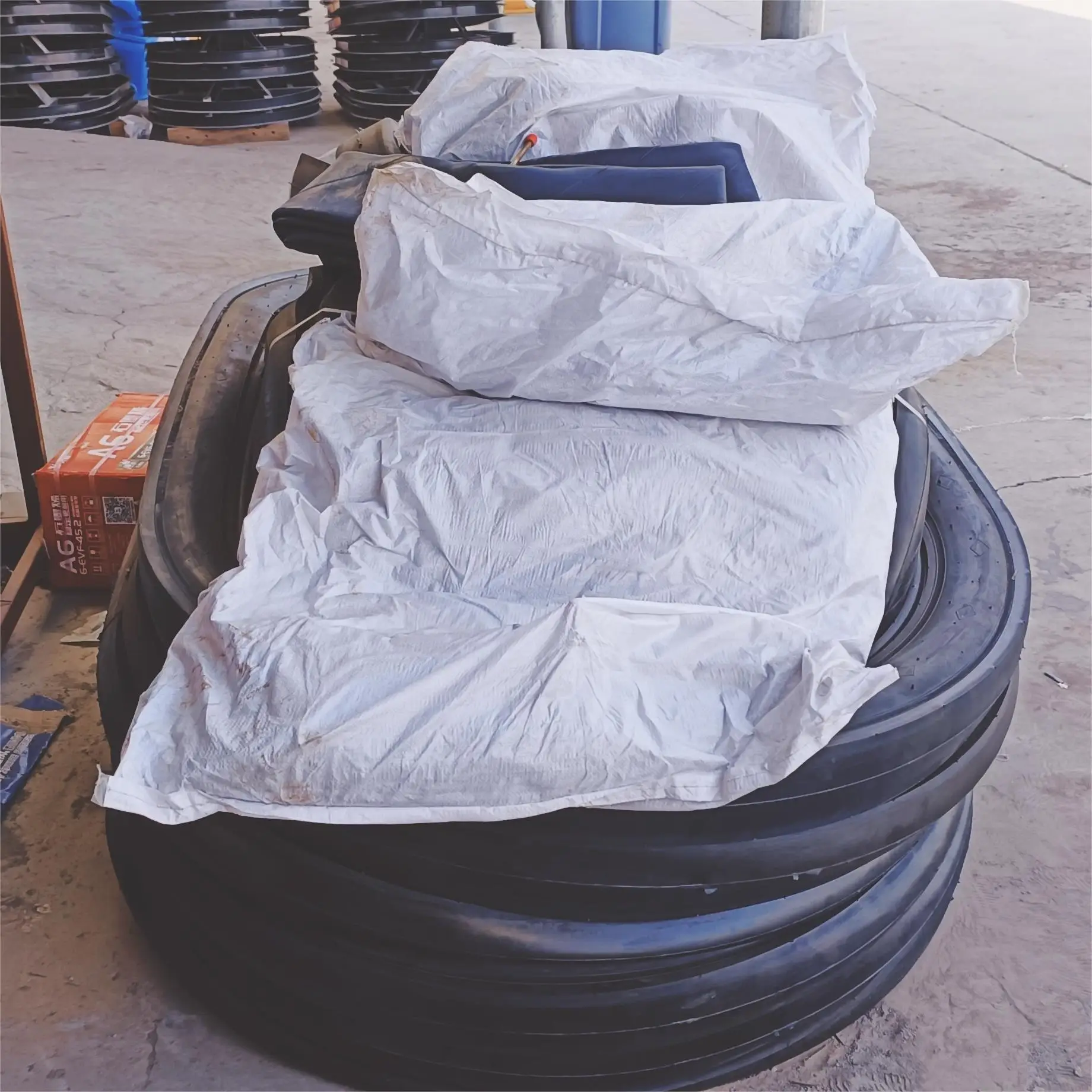 Factory directly  low price amusement park ride   bumper cars spare tires  neumaticos de los chocones amusement park facility