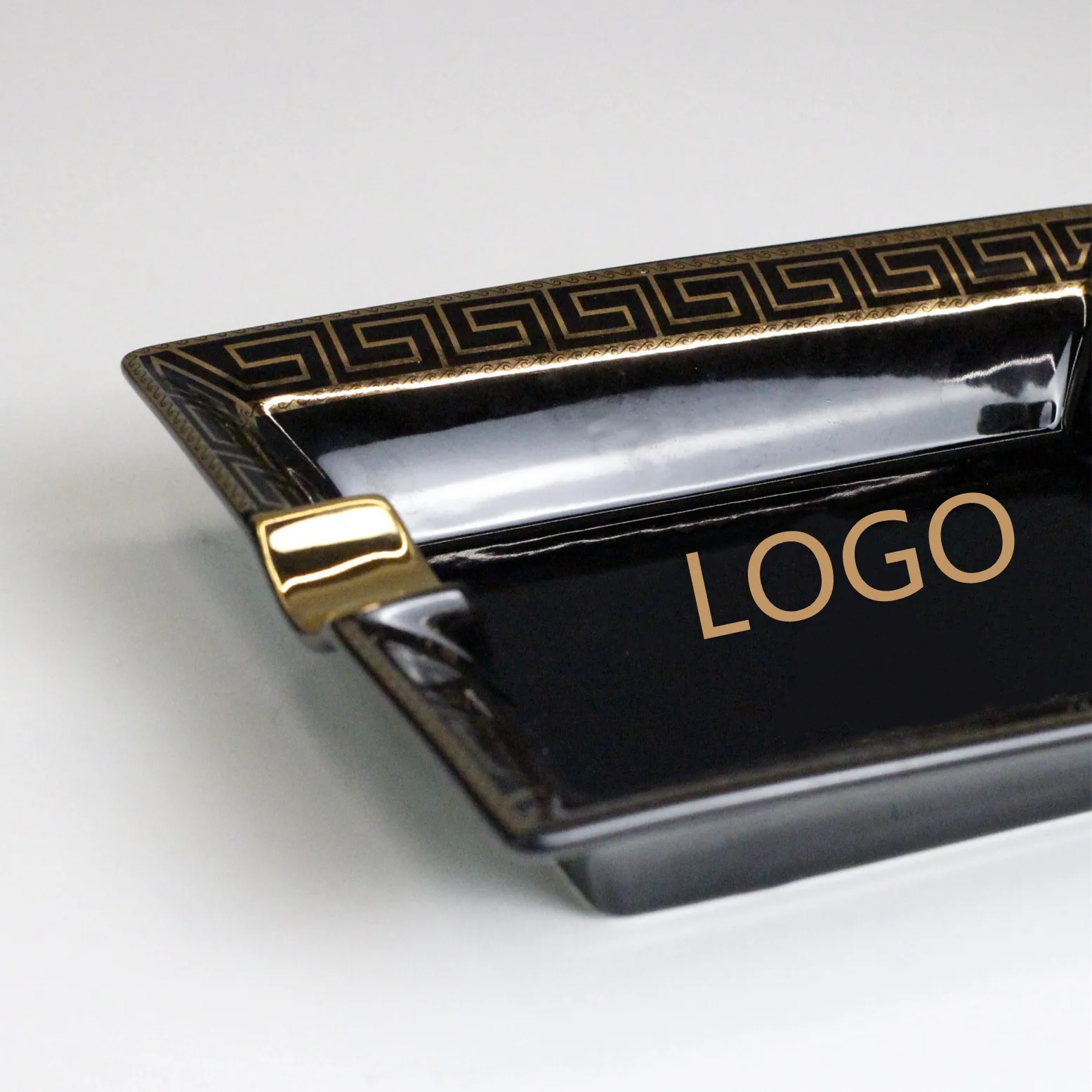 Ceramic Cigar Ashtray Customized logo Luxury Black Color with Gold Design Cigar Accessory As Gift for Smoking Shop