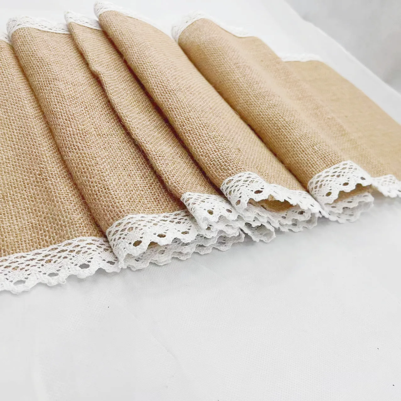 Natural jute table runner with lace decorated on two sides for wedding party banquet tablecloth