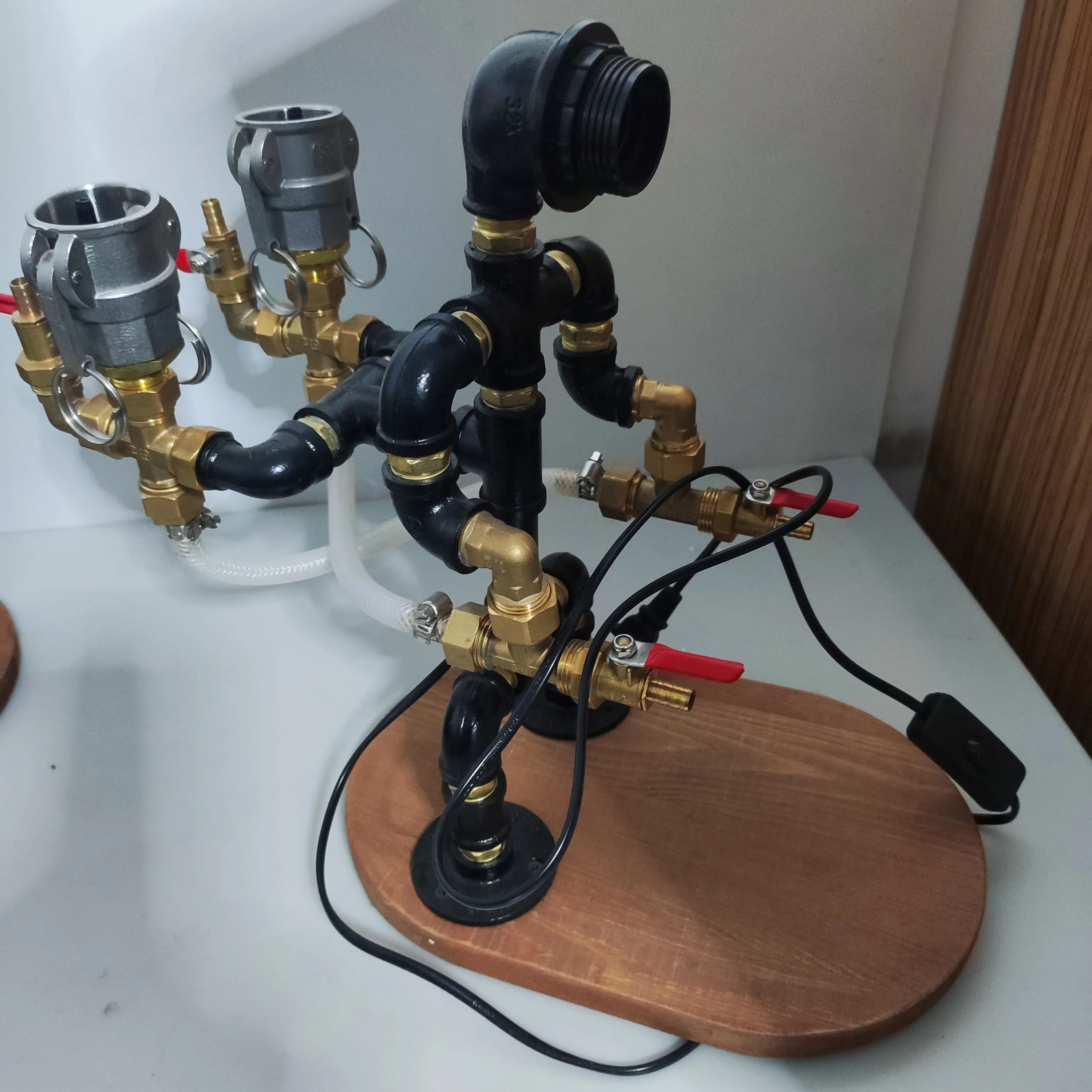 Cork skull whiskey bottleaCreative two-mouth metal robot wine dispenser